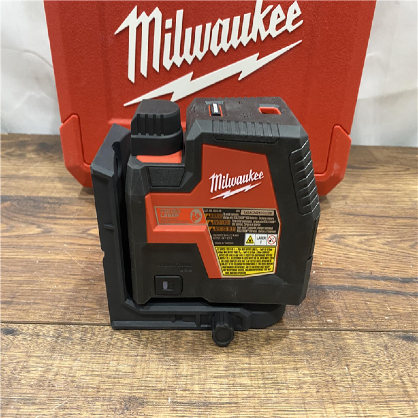 AS IS Milwaukee-3522-21 Green Beam Laser Cross Line Plumb Point USB Rechargeable