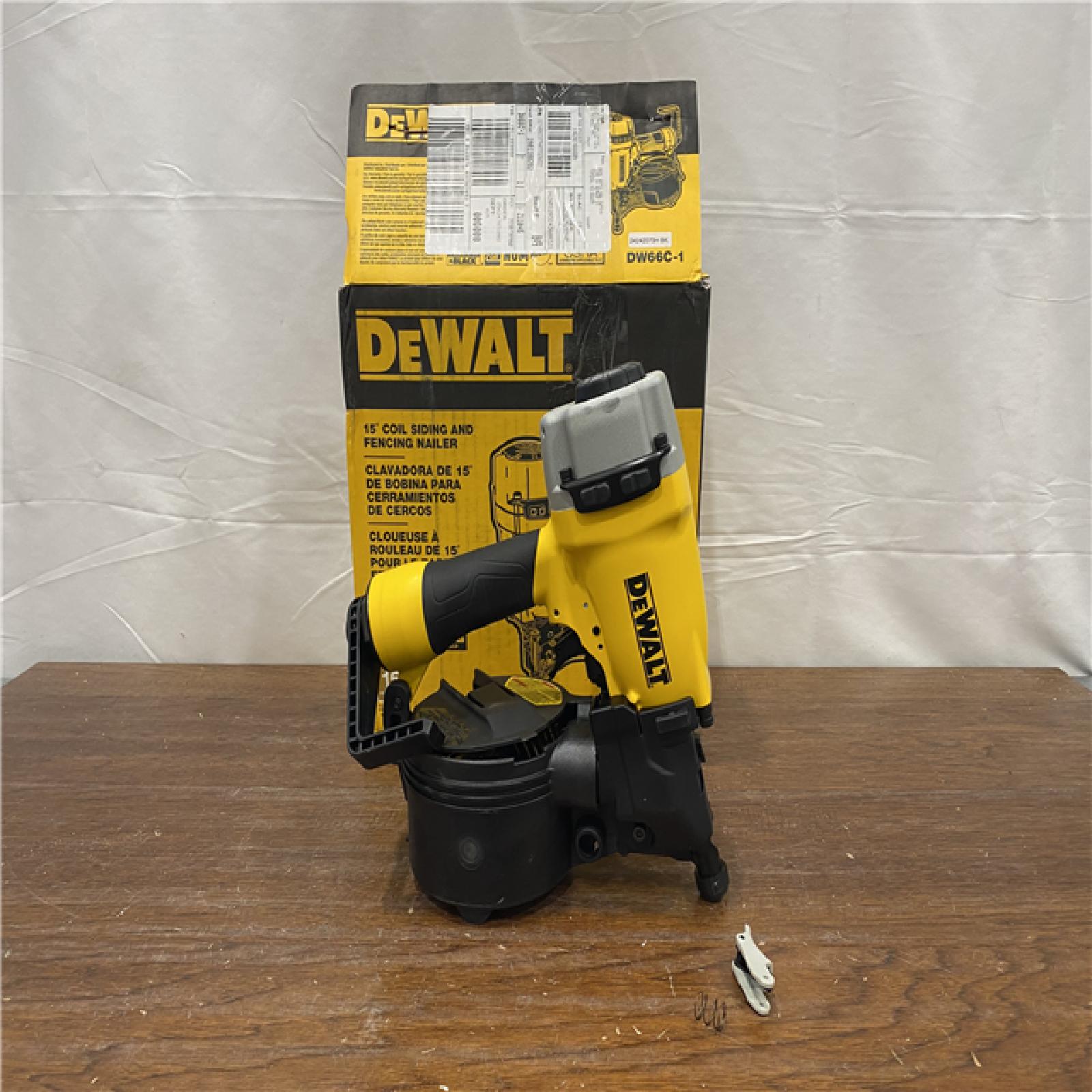 AS-IS DEWALT DW66C-1 2-1/2 Inch 15 Degree Coil Siding and Fencing Nailer