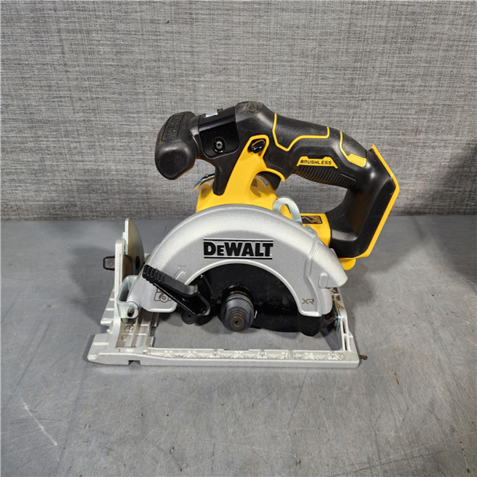 HOUSTON LOCATION - AS-IS DeWALT DCS565B 20V Max Brushless 6.5   Cordless Circular Saw (TOOL ONLY)