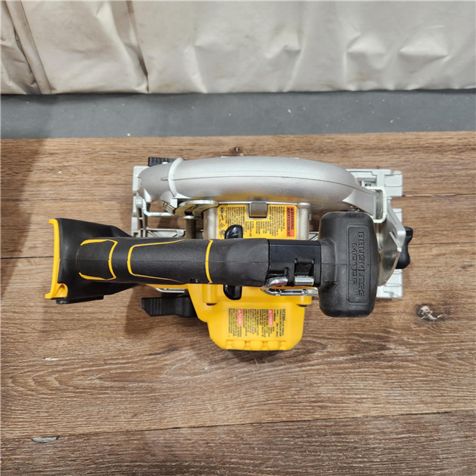 AS-IS DeWALT DCS565B 20V Max Brushless 6.5   Cordless Circular Saw