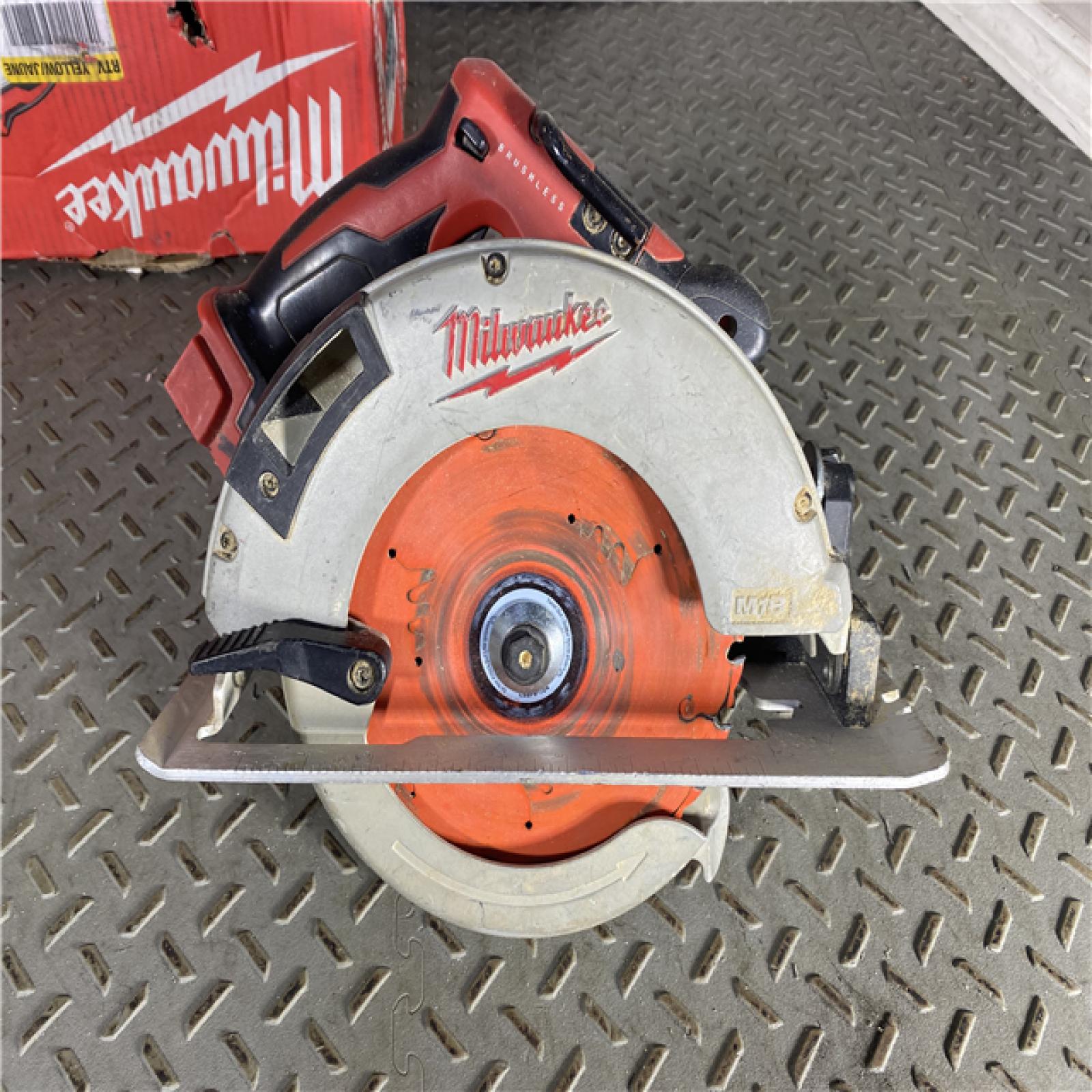 HOUSTON LOCATION - AS-IS M18 18V Lithium-Ion Brushless Cordless 7-1/4 in. Circular Saw (Tool-Only)