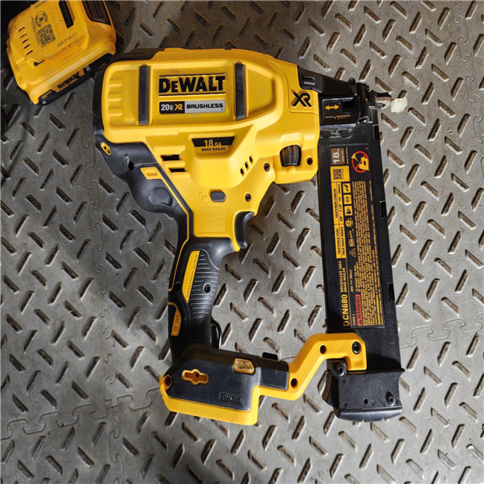 HOUSTON LOCATION - AS-IS (APPEARS LIKE NEW) DEWALT 20V MAX XR 18 Gauge Brad Nailer Kit