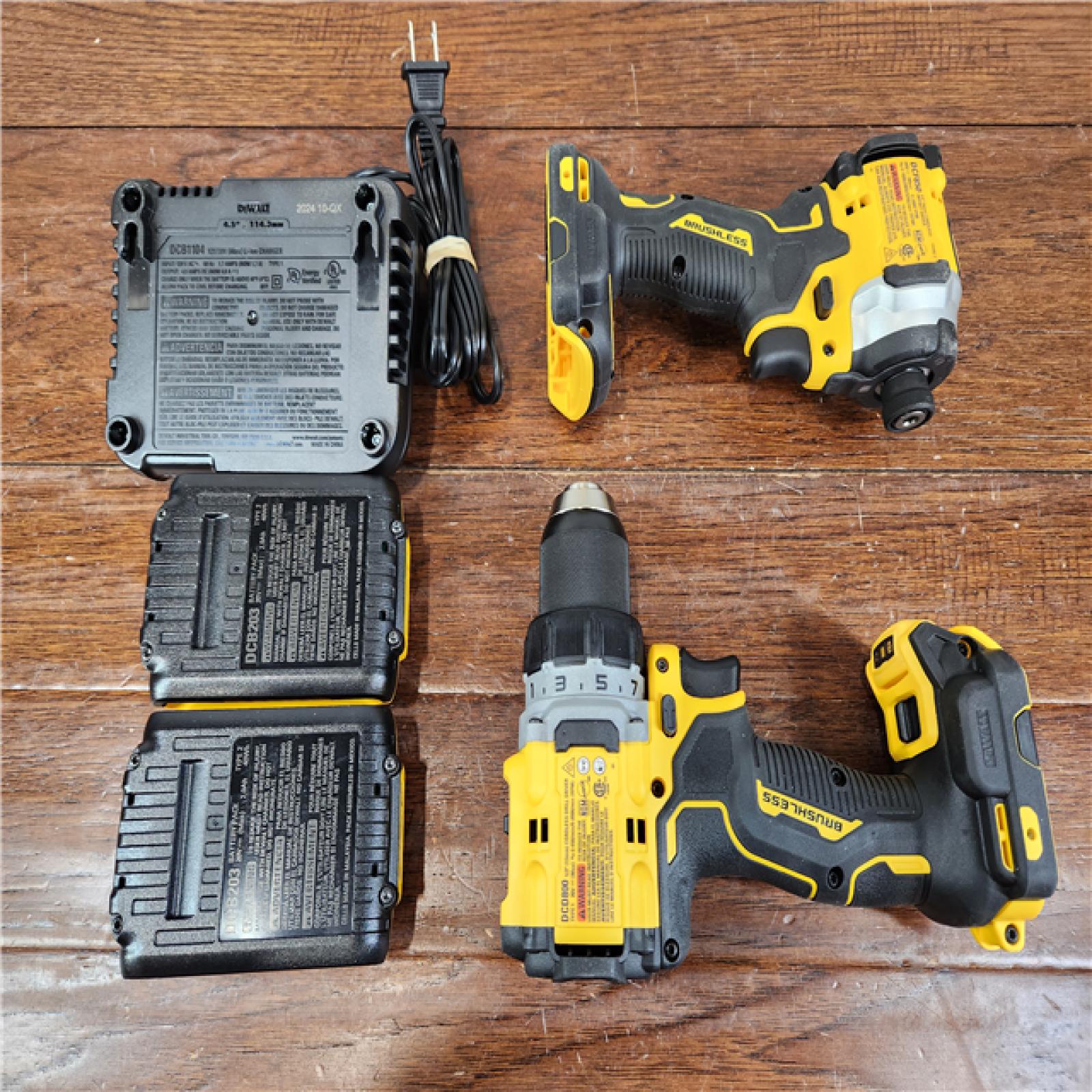 AS-IS DEWALT ATOMIC 20V MAX Brushless Cordless Drill/Driver and Impact Driver (2-Tool) Combo Kit