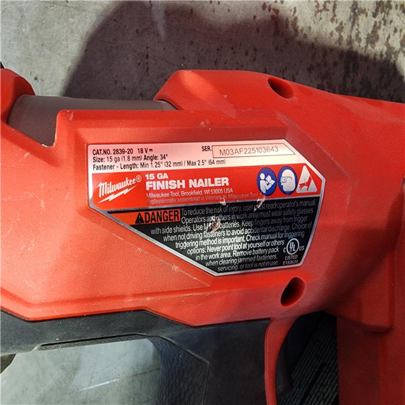 HOUSTON LOCATION - AS-IS Milwaukee 2839-20 M18 FUEL 15 Ga. 18 Volt Brushless Angled Finish Nailer (TOOL ONLY)