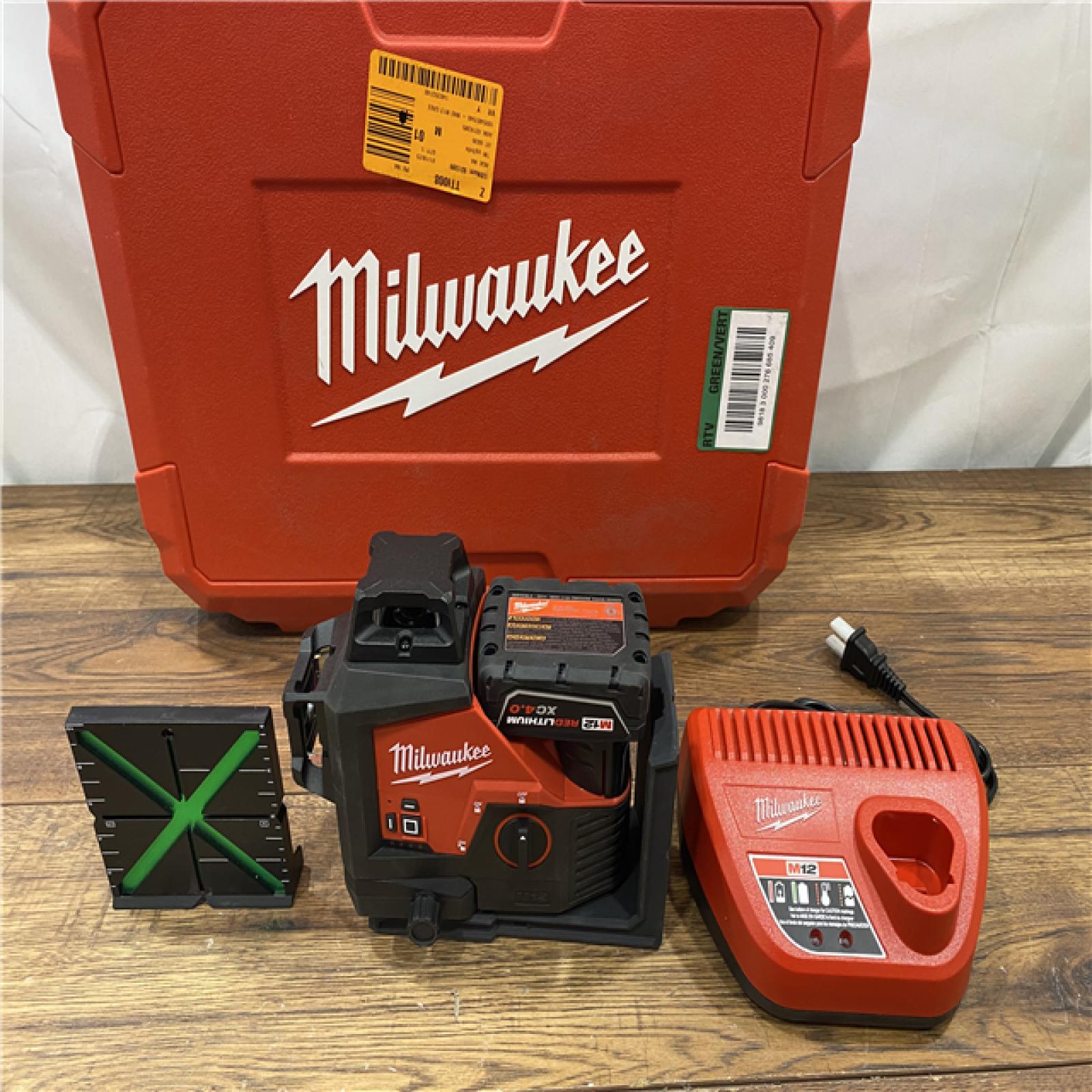 AS IS Milwaukee-3632-21 M12 Green Beam Laser 360Â° 3-Plane Kit