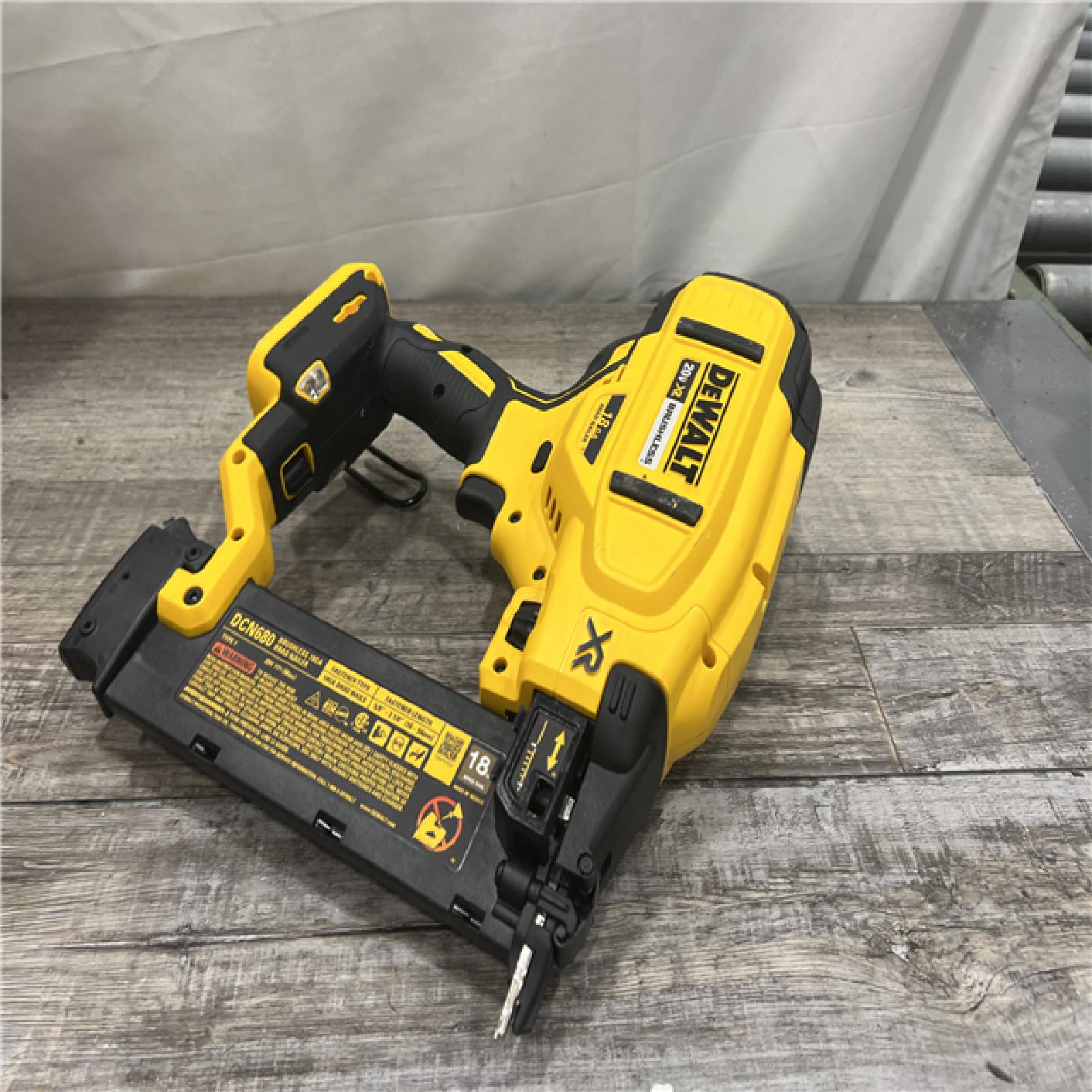 AS-IS DEWALT 20V MAX XR 18 Gauge Brad Nailer Kit