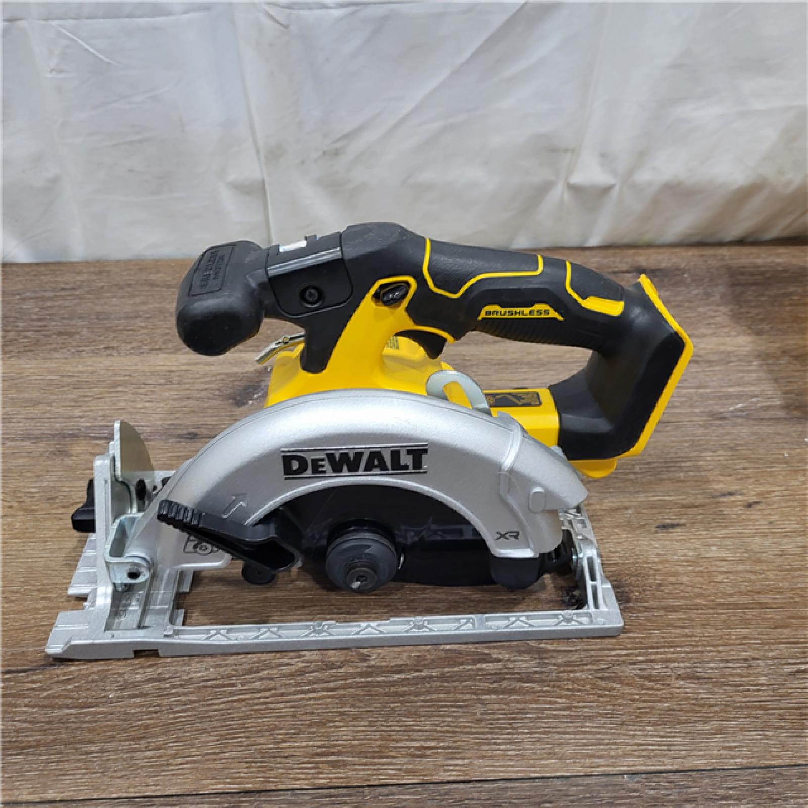 AS-IS DeWALT DCS565B 20V Max Brushless 6.5   Cordless Circular Saw