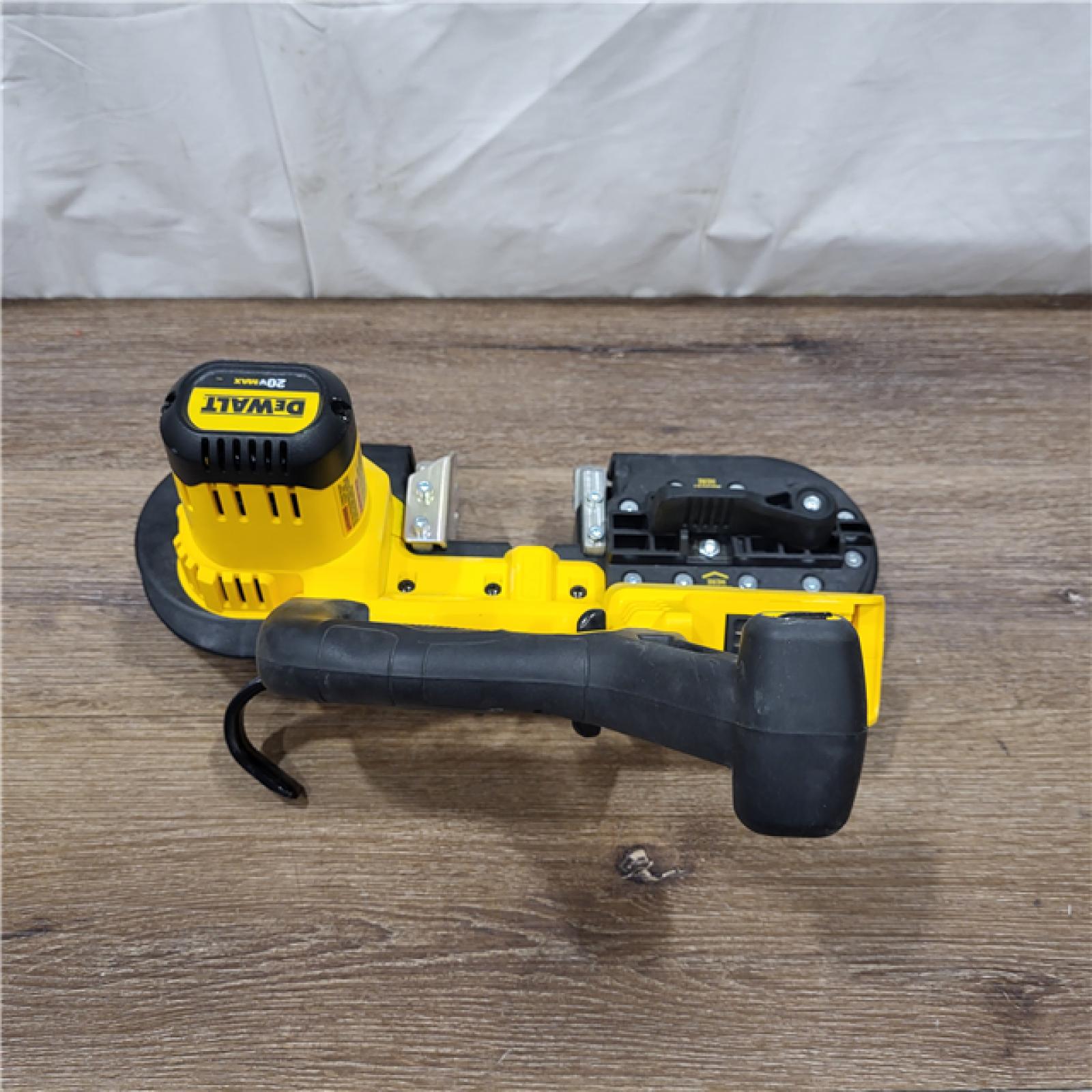 AS-IS DeWalt 20V MAX Cordless Lithium-Ion 15 in Band Saw (Tool Only)