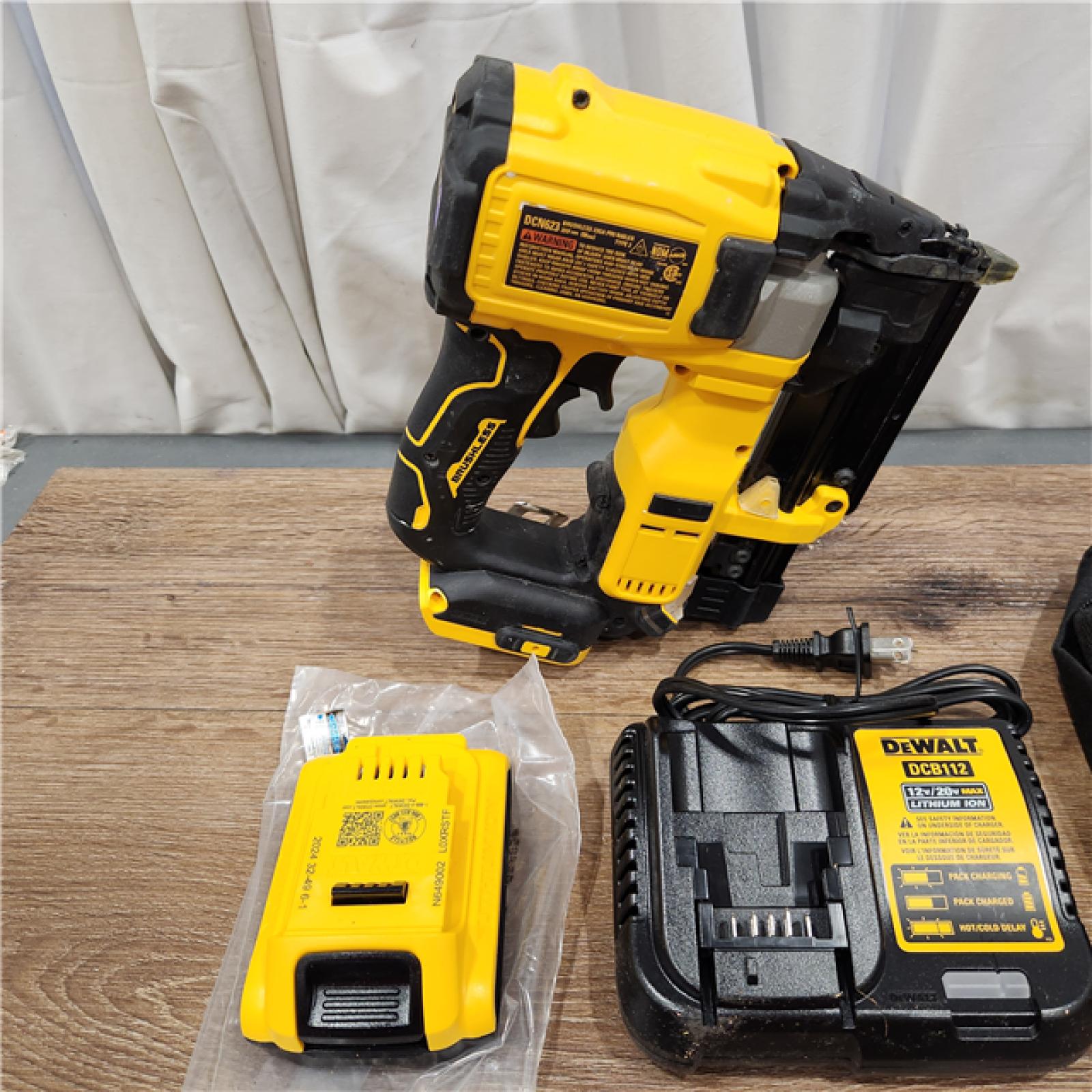 AS-IS DEWALT ATOMIC 20V MAX Lithium Ion Cordless 23 Gauge Pin Nailer Kit with 3.0Ah Battery and Charger