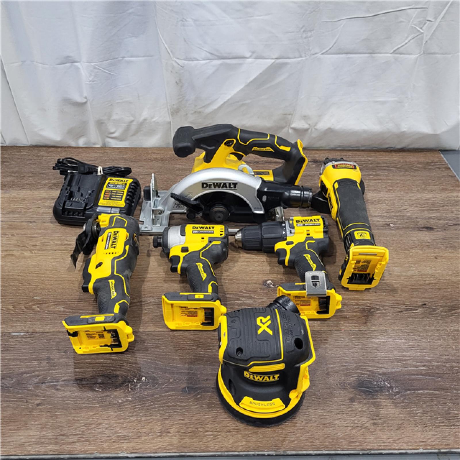 AS-IS Dewalt 20-Volt MAX ToughSystem Lithium-Ion 6-Tool Cordless Combo Kit