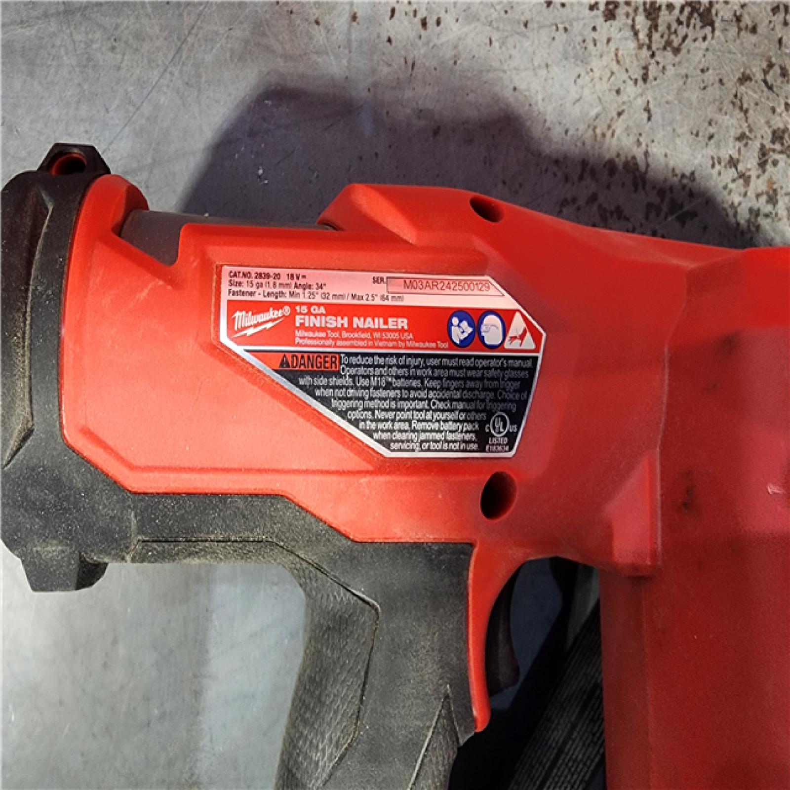 HOUSTON LOCATION - AS-IS Milwaukee 2839-20 M18 FUEL 15 Ga. 18 Volt Brushless Angled Finish Nailer (TOOL ONLY)