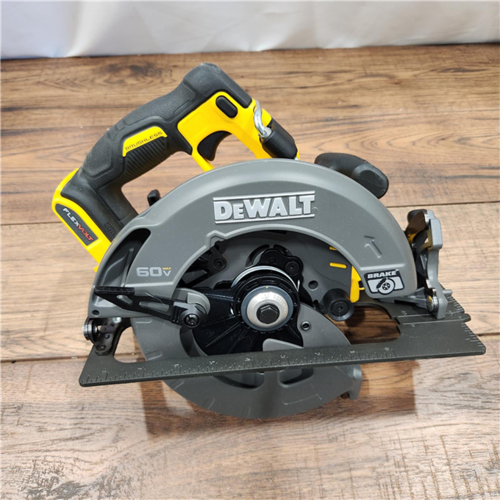 AS-IS DeWALT Flexvolt Max 7-1/4  60V Brushless Circular Saw DCS578B (Bare Tool)