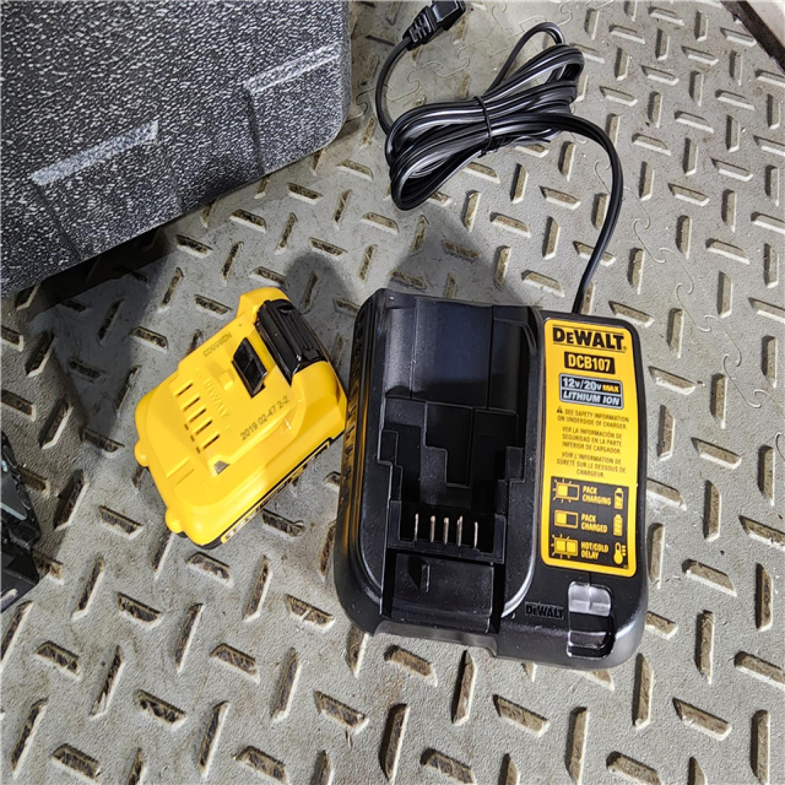 HOUSTON LOCATION - AS-IS DEWALT 12V MAX 3 X 360 Degrees Green Line Laser DW089LG New