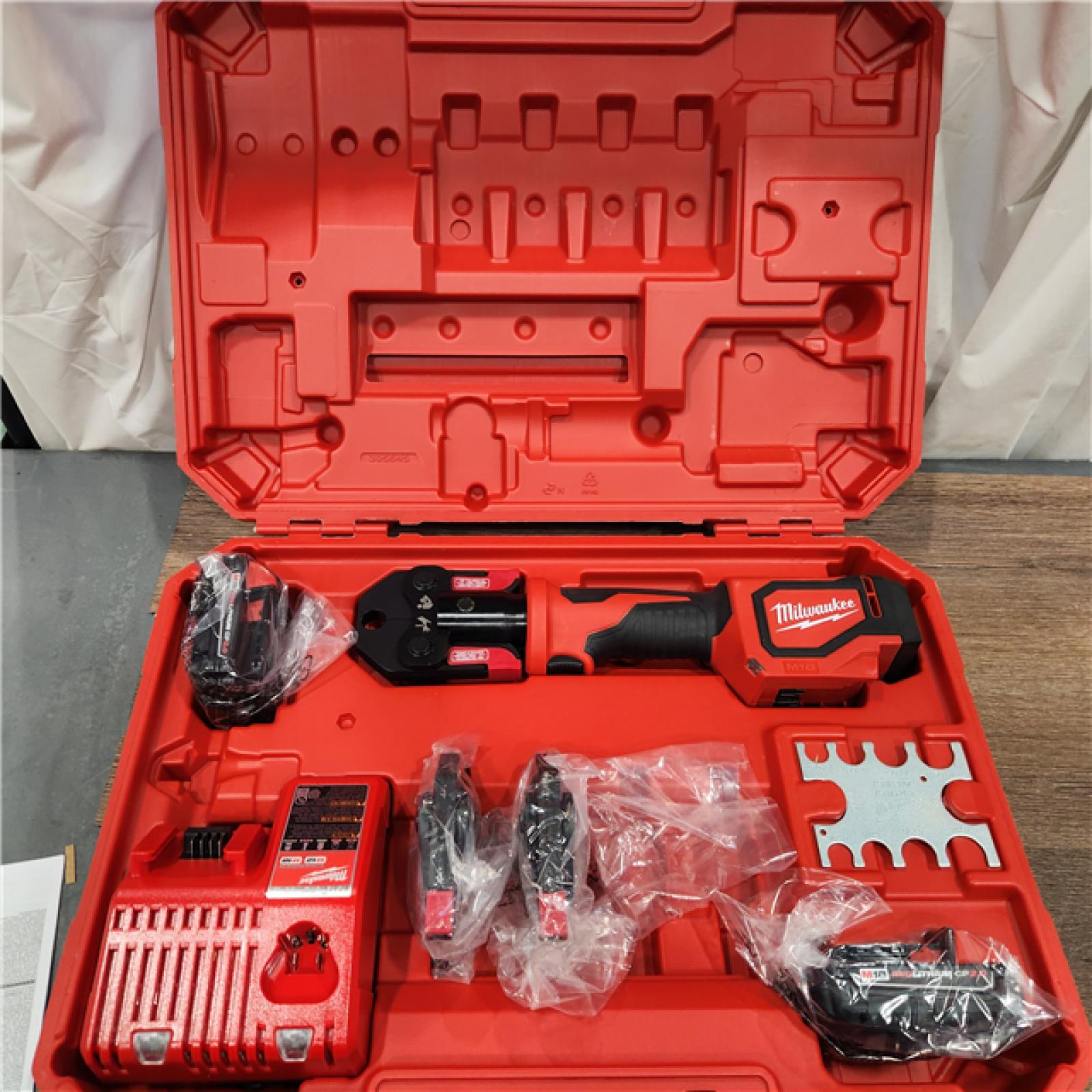 AS-IS M18 18V Lithium-Ion Cordless Short Throw Press Tool Kit with 3 PEX Crimp Jaws (2) 2.0 Ah Batteries and Charger