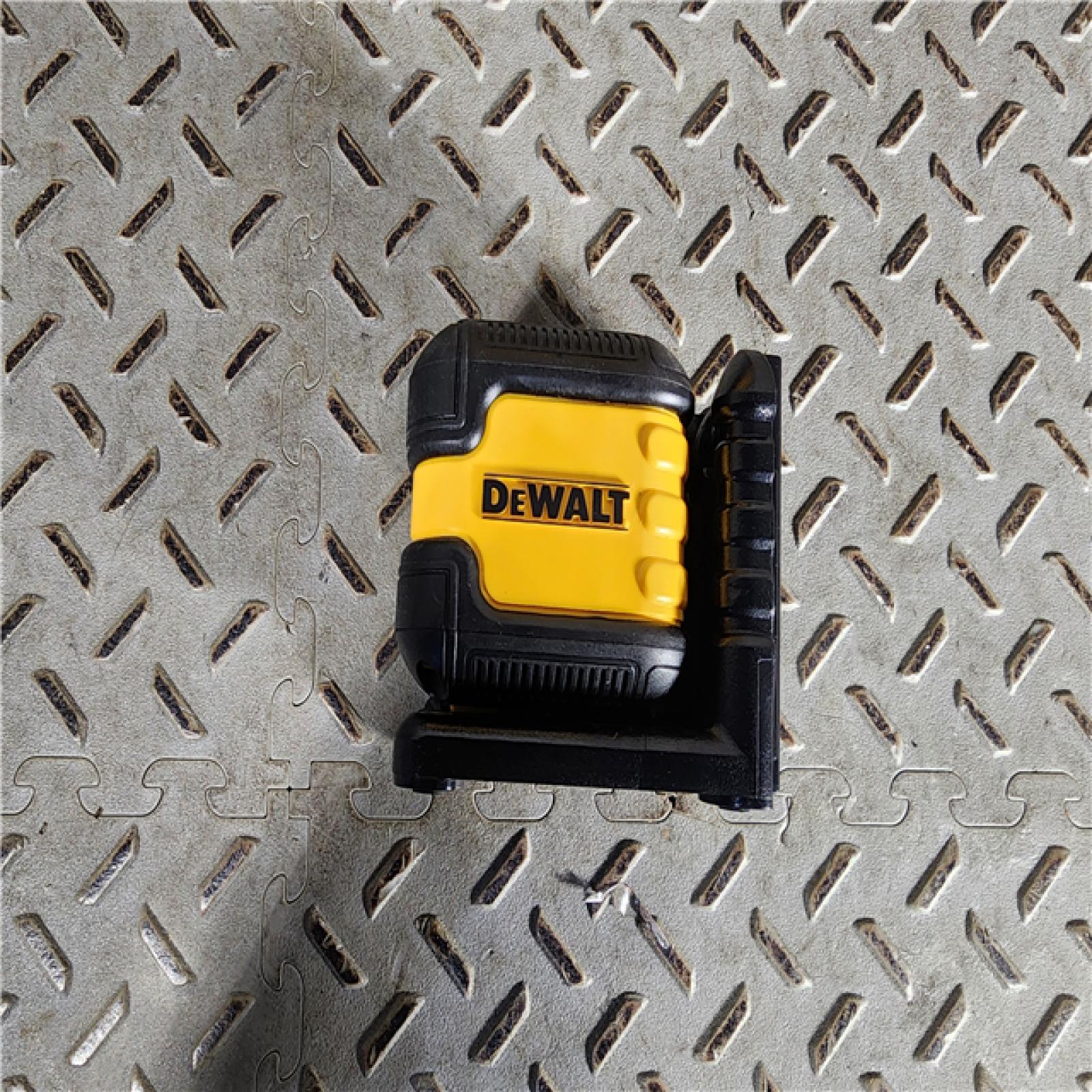 HOUSTON LOCATION - AS-IS DEWALT 55 ft. Green Self-Leveling Cross Line Laser Level & Case (NO BATTERY)