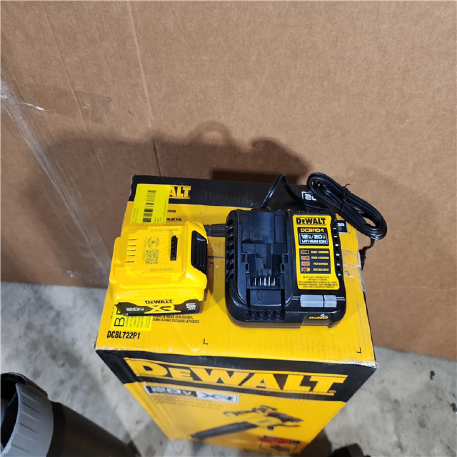 HOUSTON LOCATION - AS-IS DeWalt Brushless Cordless Battery Powered Handheld Leaf Blower KIT