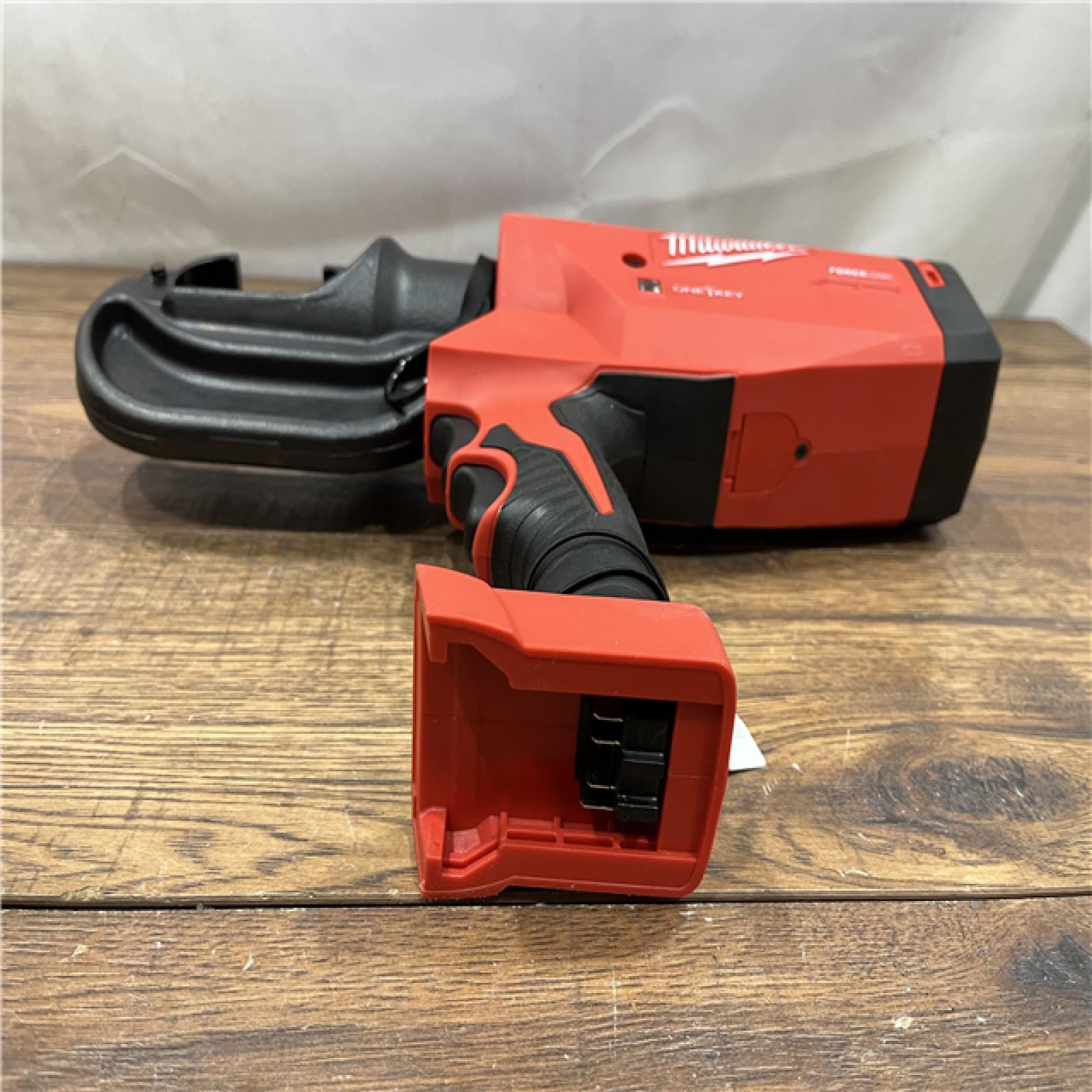 AS IS Milwaukee M18 18-Volt Lithium-Ion Cordless FORCE LOGIC 750 MCM Crimper Kit with EXACT #6 750 MCM Al Dies