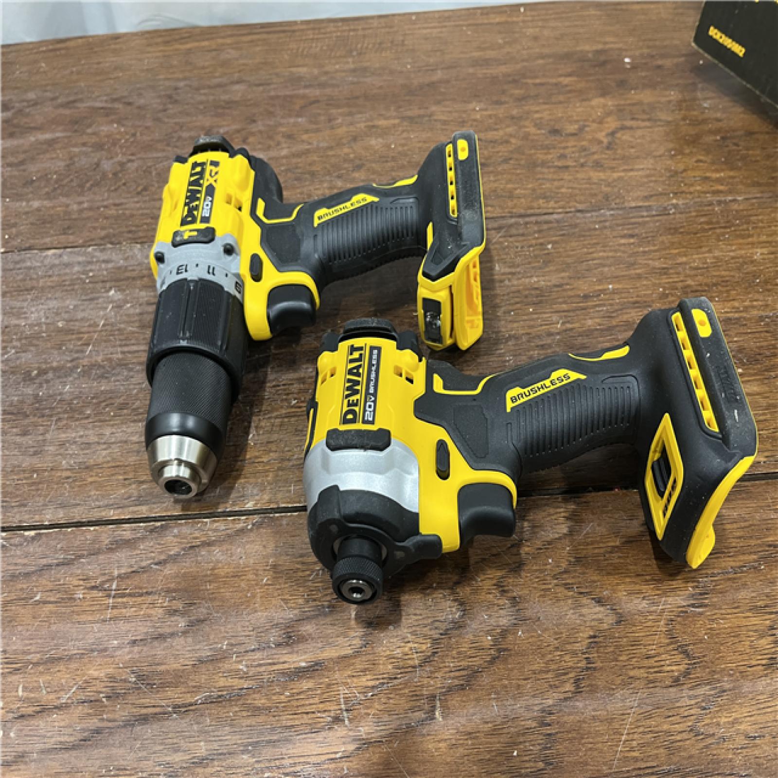 AS-IS20V MAX XR Hammer Drill and ATOMIC Impact Driver 2 Tool Cordless Combo Kit with (2) 4.0Ah Batteries, Charger, and Bag