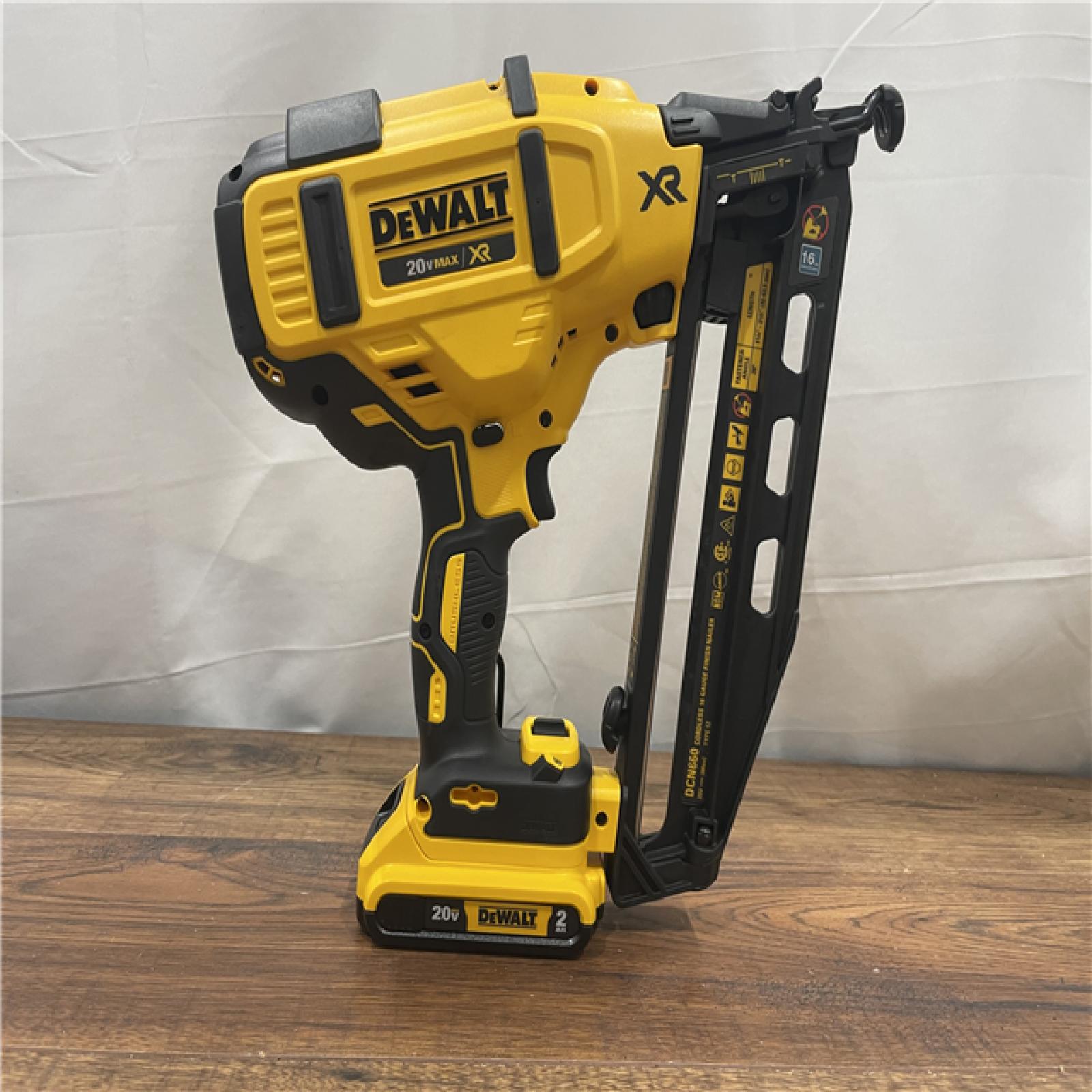 AS-IS DEWALT 20V MAX XR Lithium-Ion 18-Gauge Electric Cordless Brad Nailer Kit