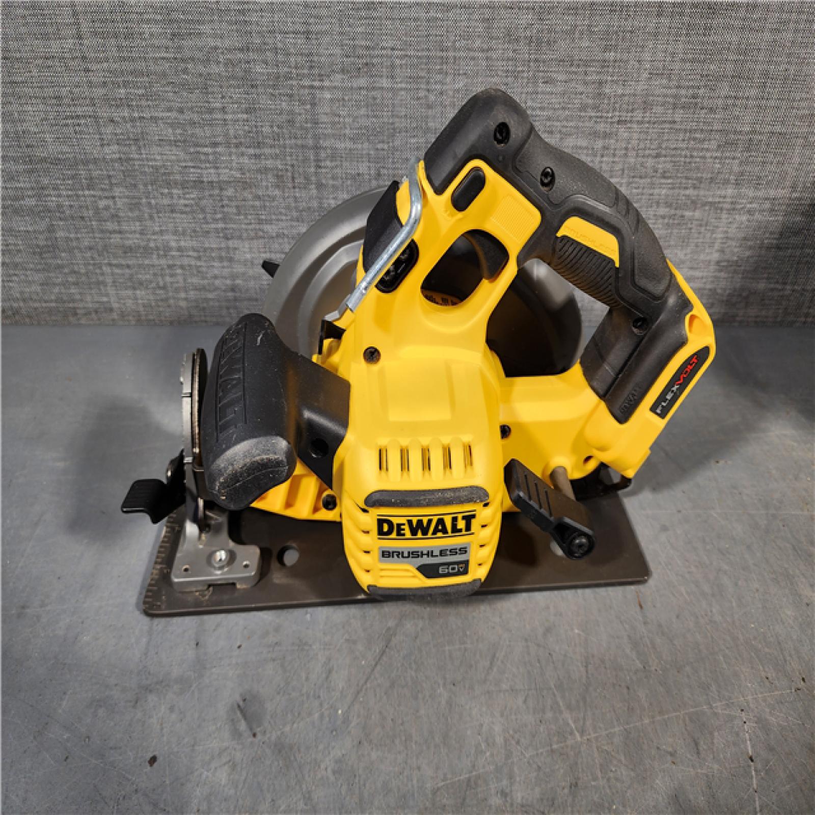 HOUSTON LOCATION - AS-IS DeWALT Flexvolt Max 7-1/4  60V Brushless Circular Saw DCS578B (Bare Tool)