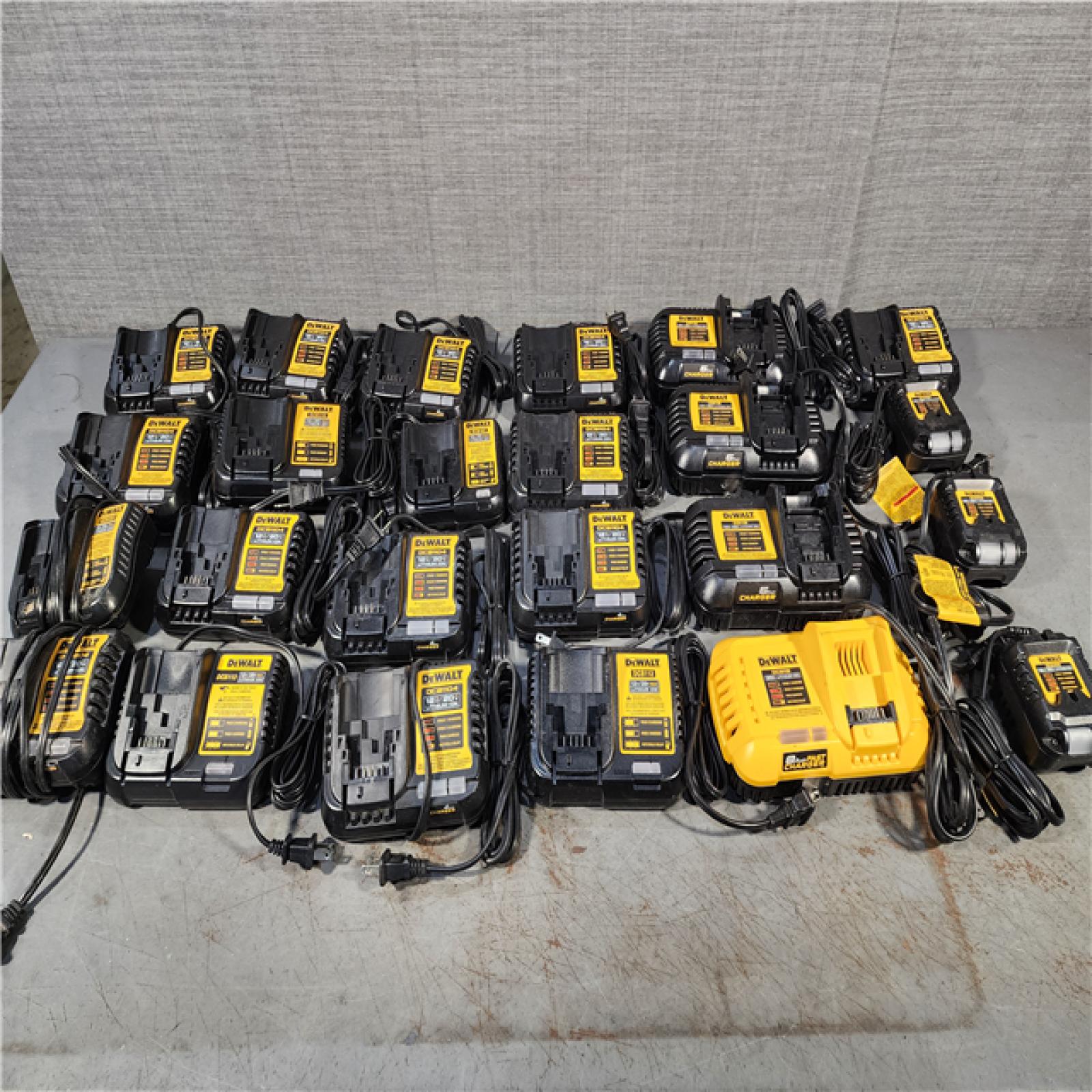 HOUSTON LOCATION - AS-IS DEWALT BATTERY CHARGER PACK QTY - 24