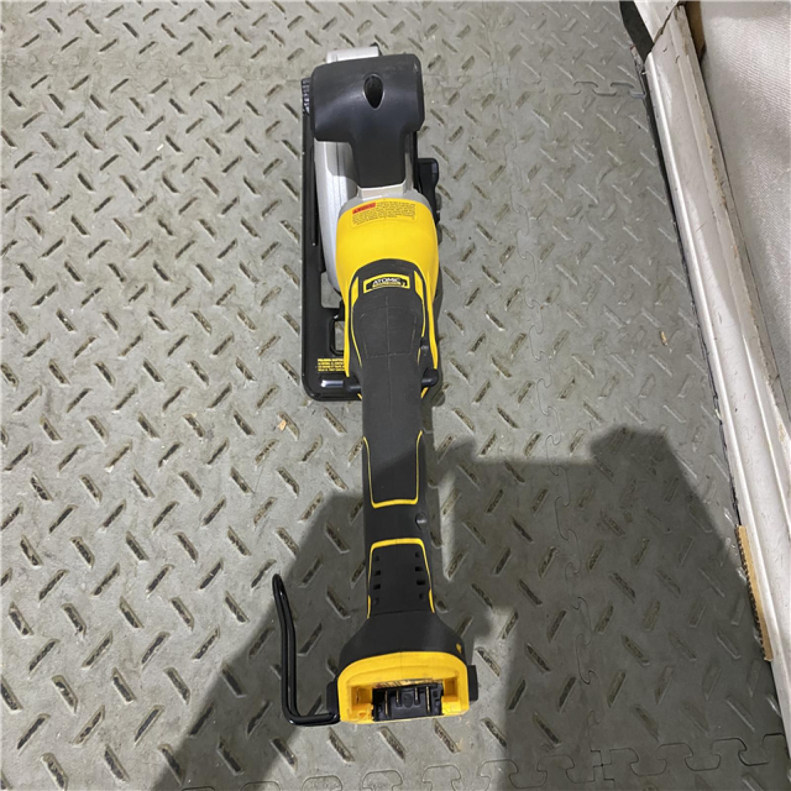 Houston location AS-IS DEWALT ATOMIC 20V MAX Cordless Brushless 4-1/2 in. Circular Saw (Tool Only)