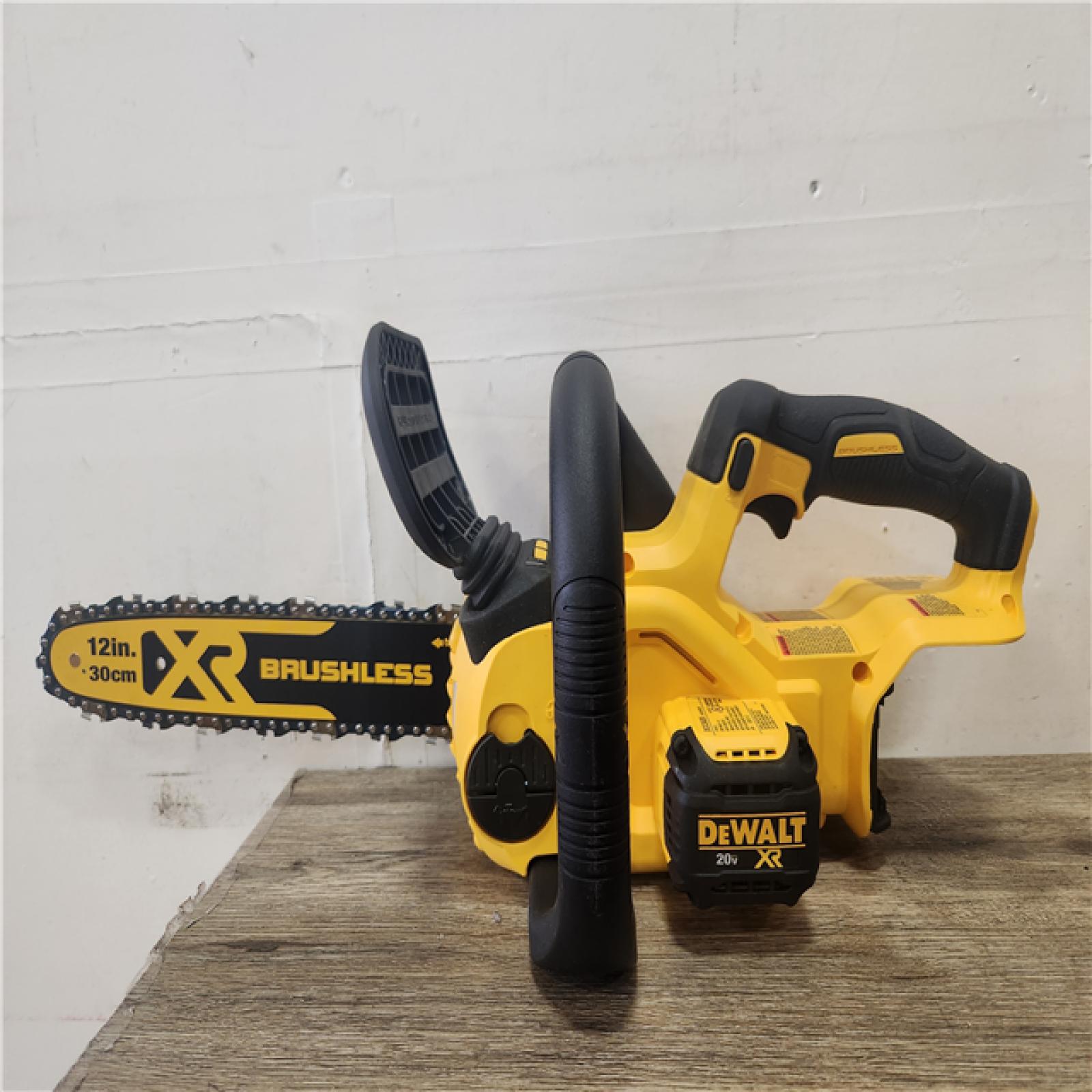 Phoenix Location DEWALT 20V MAX 12in. Brushless Cordless Battery Powered Chainsaw Kit with (1) 5 Ah Battery & Charger