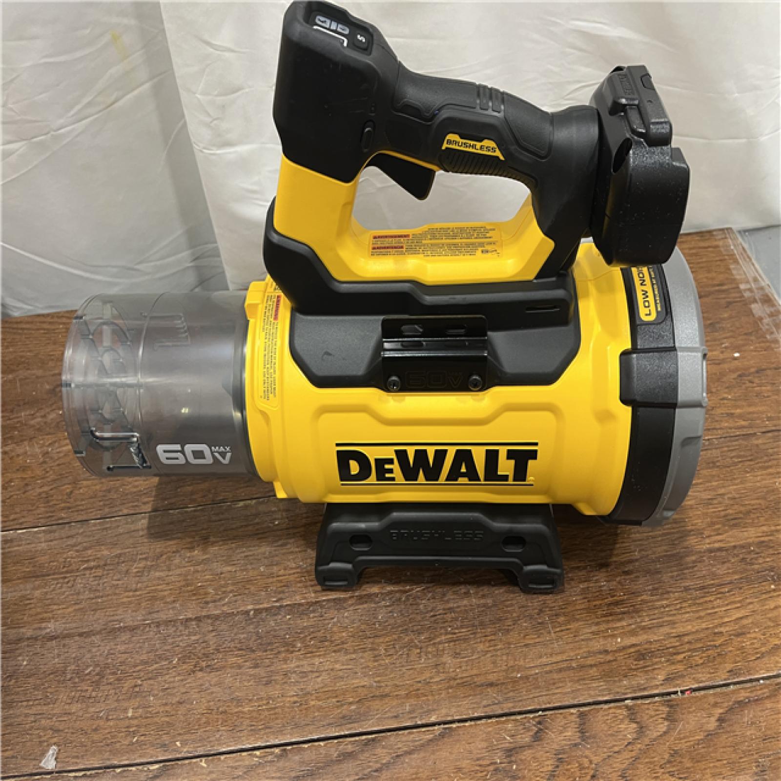 AS-ISDEWALT FLEXVOLT 60V MAX 160 MPH 760 CFM Brushless Cordless  and Charger