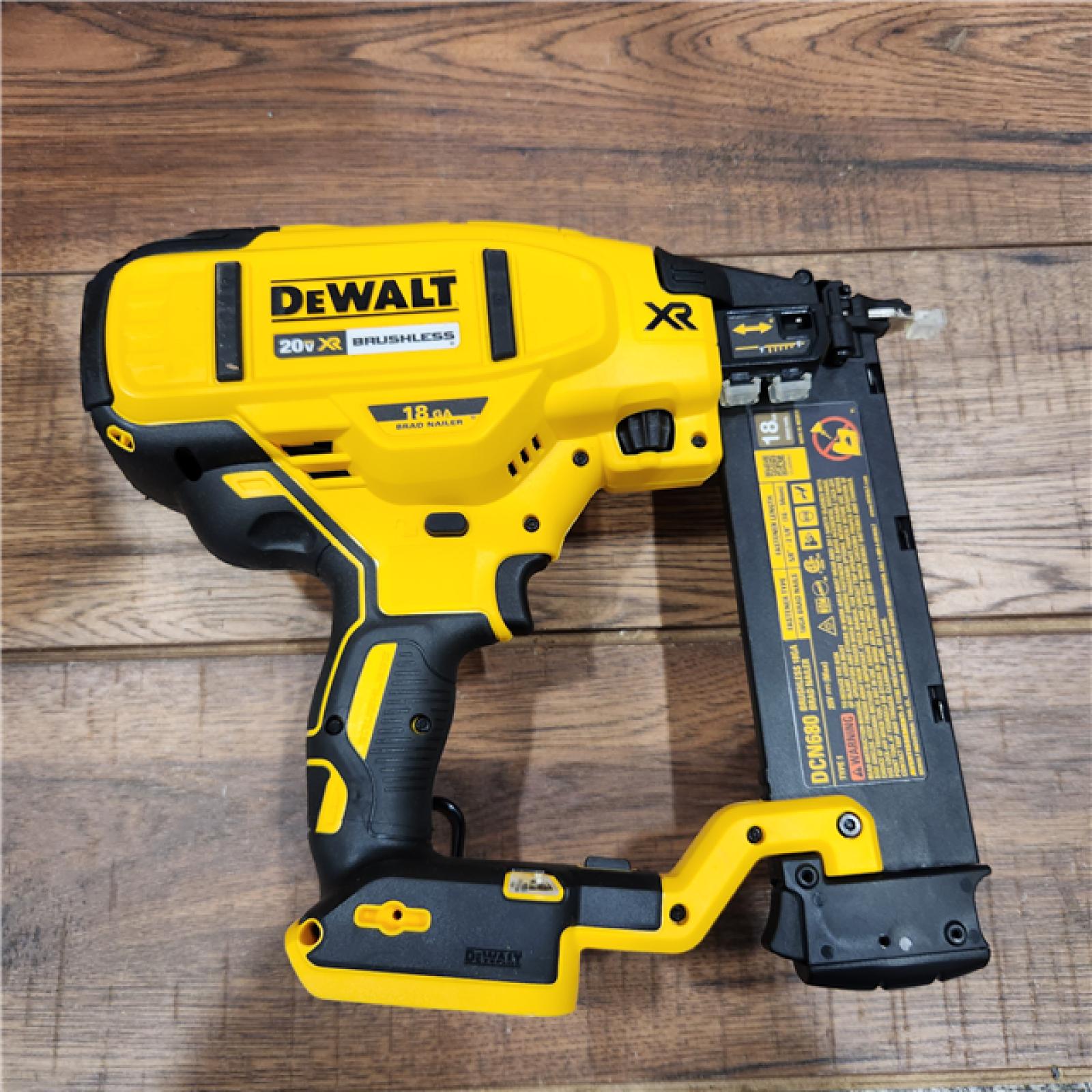 AS-IS DEWALT 20V MAX XR 18 Gauge Brad Nailer Kit