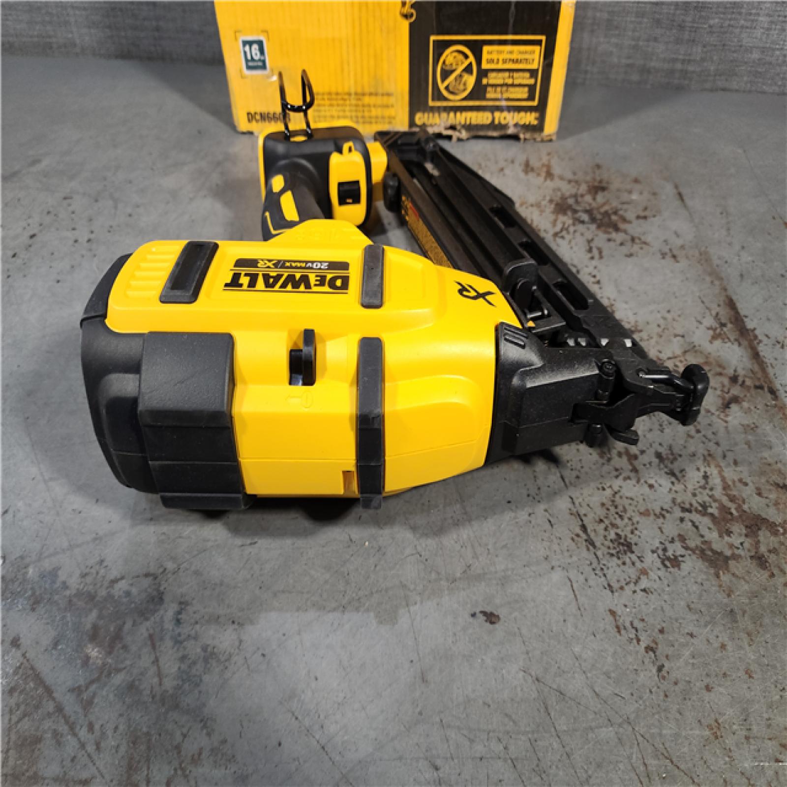 HOUSTON LOCATION - AS-IS DEWALT 20V MAX XR Lithium-Ion Electric Cordless 16-Gauge Angled Finishing Nailer (Tool Only)