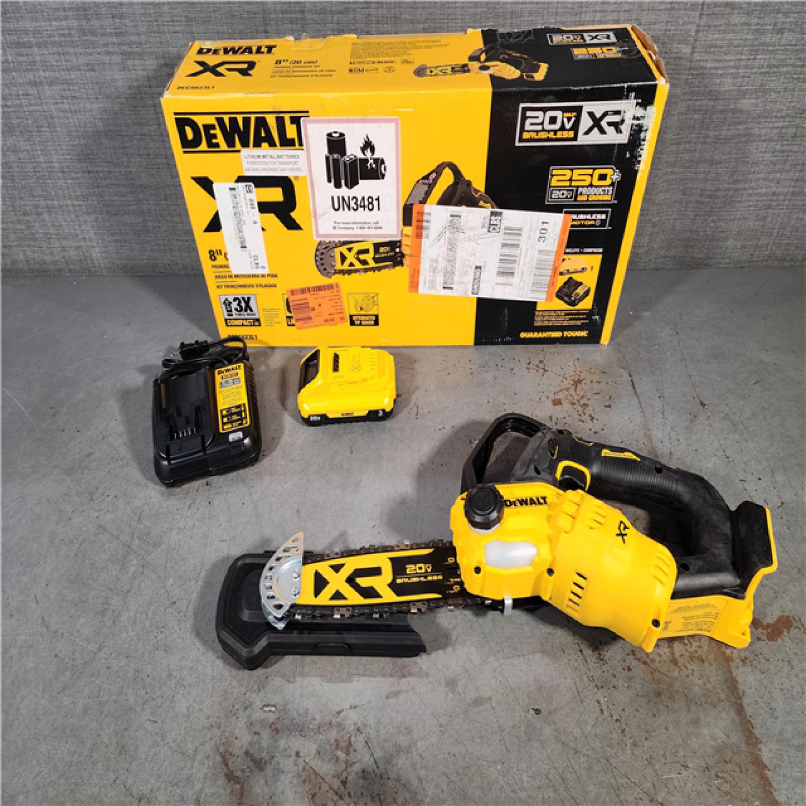 HOUSTON LOCATION - AS-IS Dewalt 20V Max 8  Pruning Chainsaw Brushless Cordless Kit