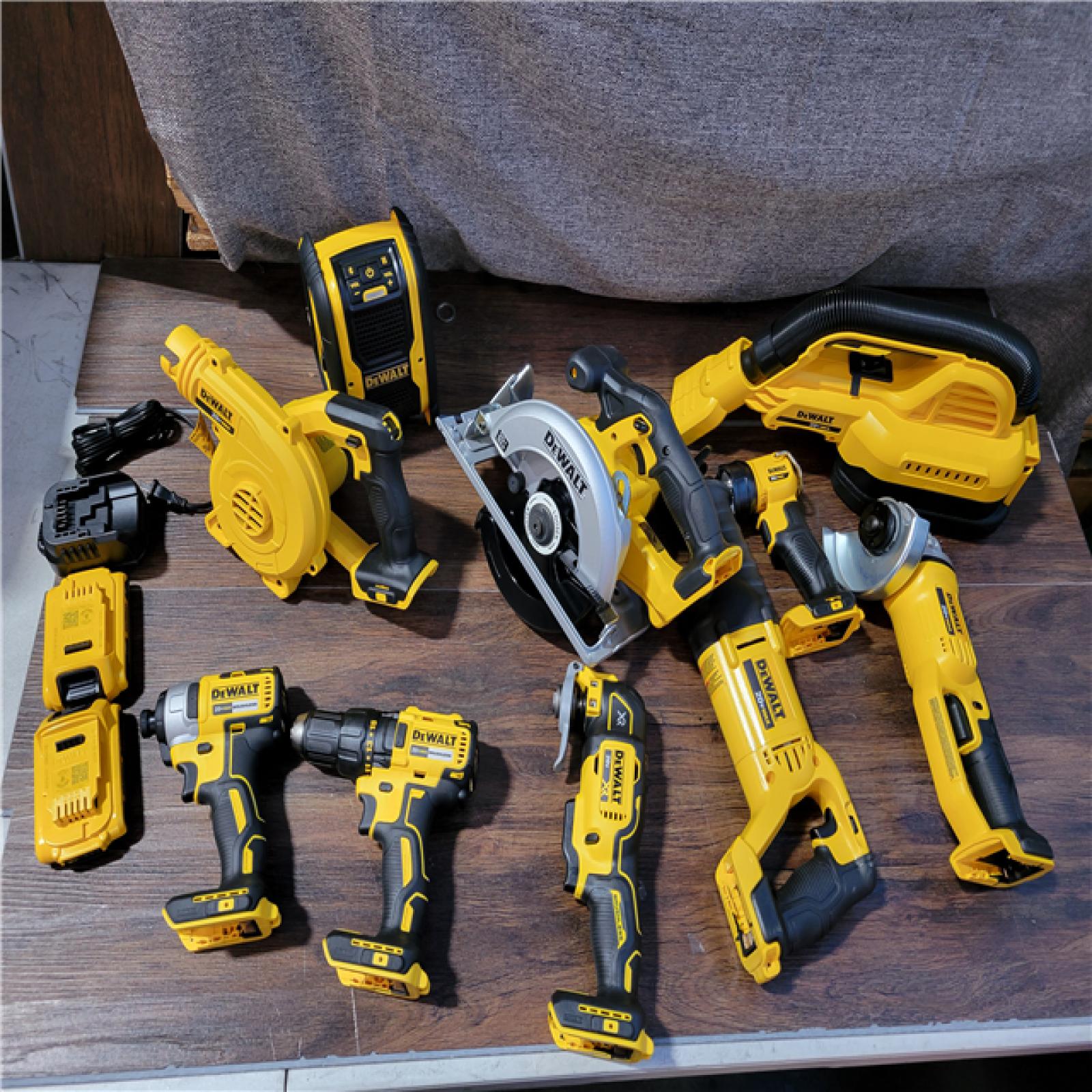 CALIFORNIA NEW DEWALT 10-TOOL COMBO KIT (2 BATTERIES, 1 CHARGER, AND 2 BAGS INCLUDED)