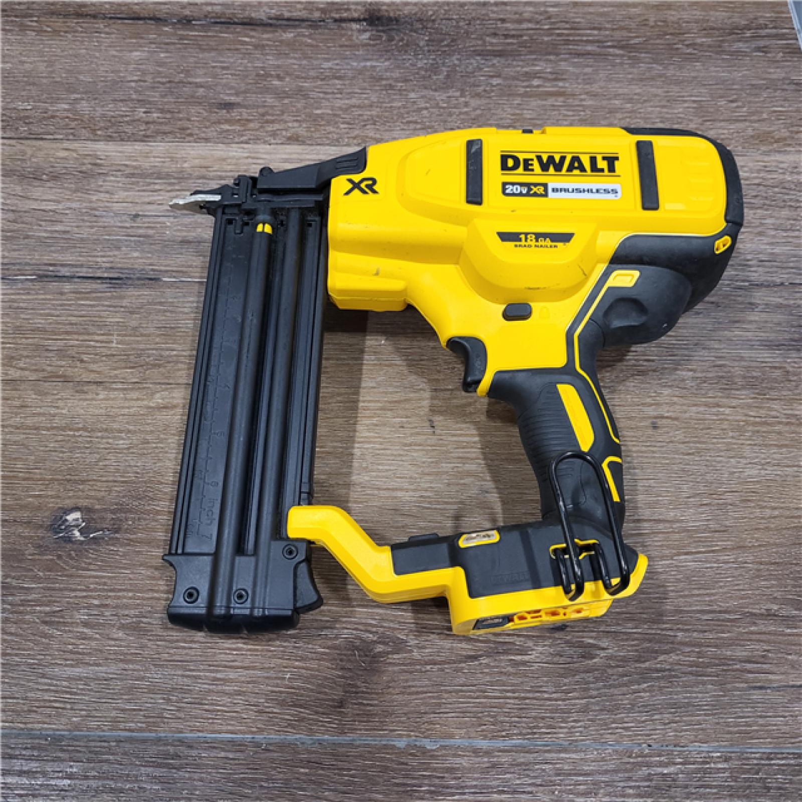 AS-IS DEWALT 20V MAX XR 18 Gauge Brad Nailer Kit