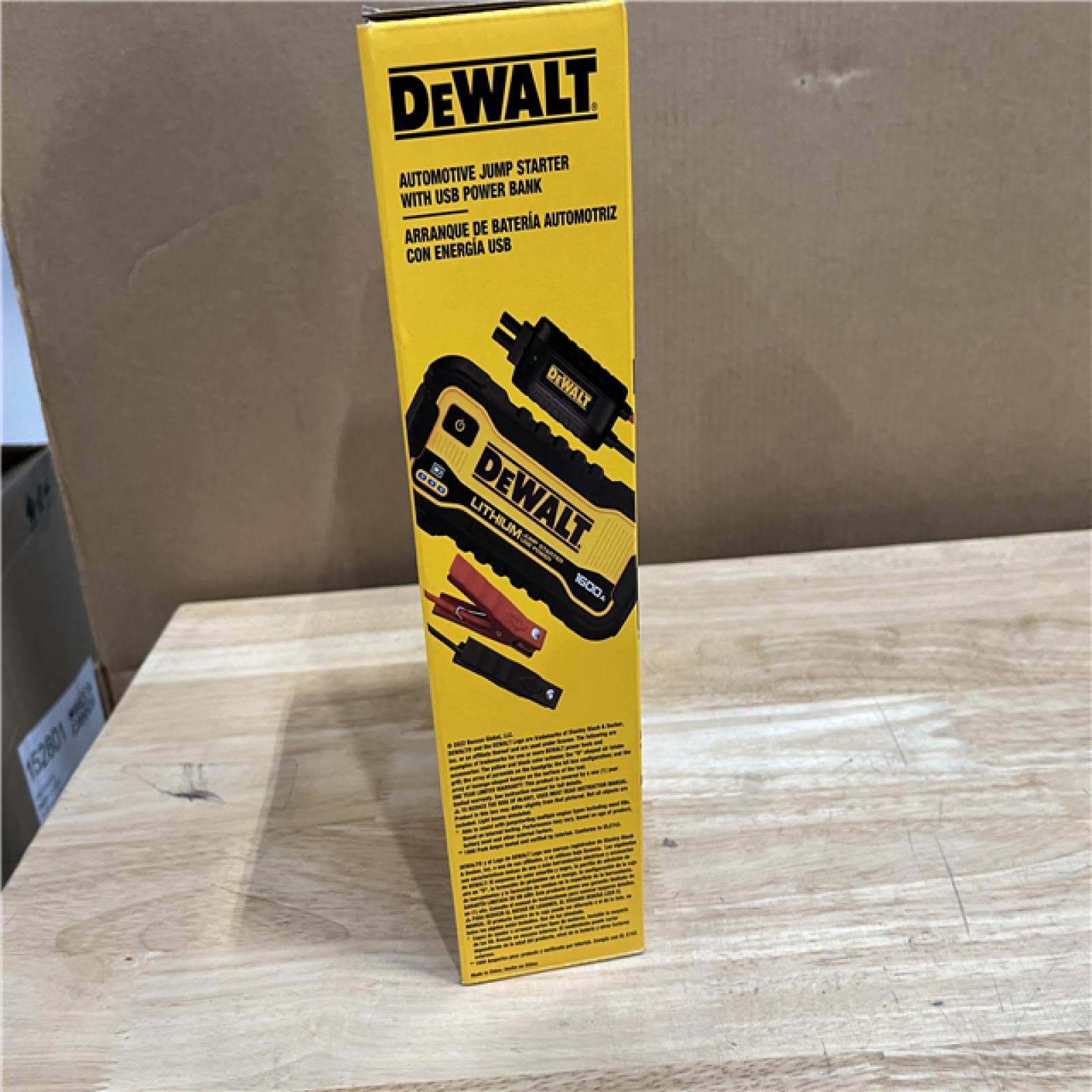 NEW! DeWalt 1600 Peak Amp Lithium Jump Starter with USB Power Bank DXAELJ16