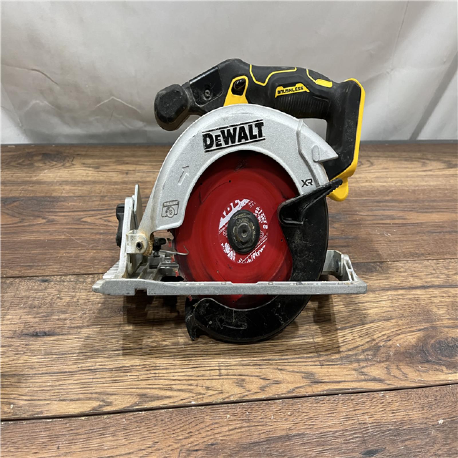 AS-IS DeWALT DCS565B 20V Max Brushless 6.5   Cordless Circular Saw