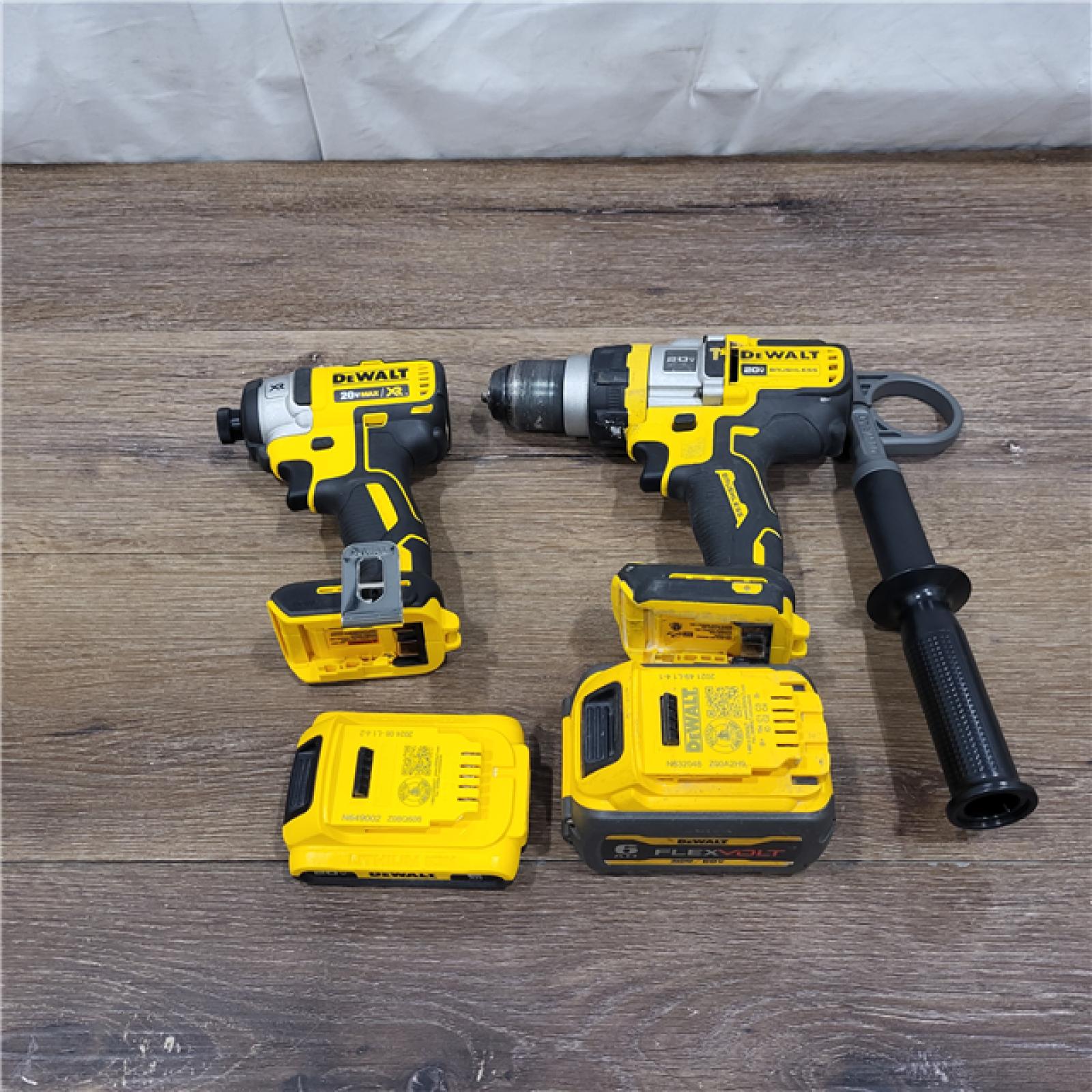 AS-IS 20V MAX Cordless Brushless Hammer Drill/Driver 2 Tool Combo Kit with FLEXVOLT ADVANTAGE