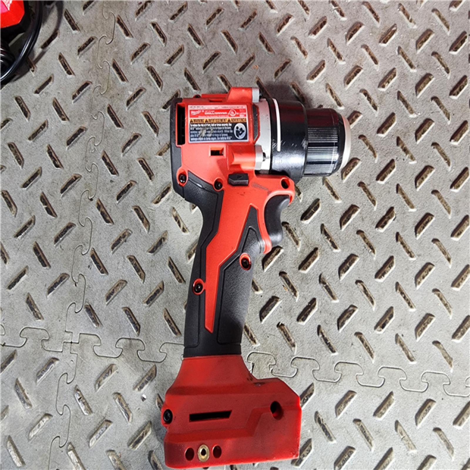 HOUSTON LOCATION - AS-IS Milwaukee M18 Compact Brushless Cordless 1/2 in. Drill/Driver Kit