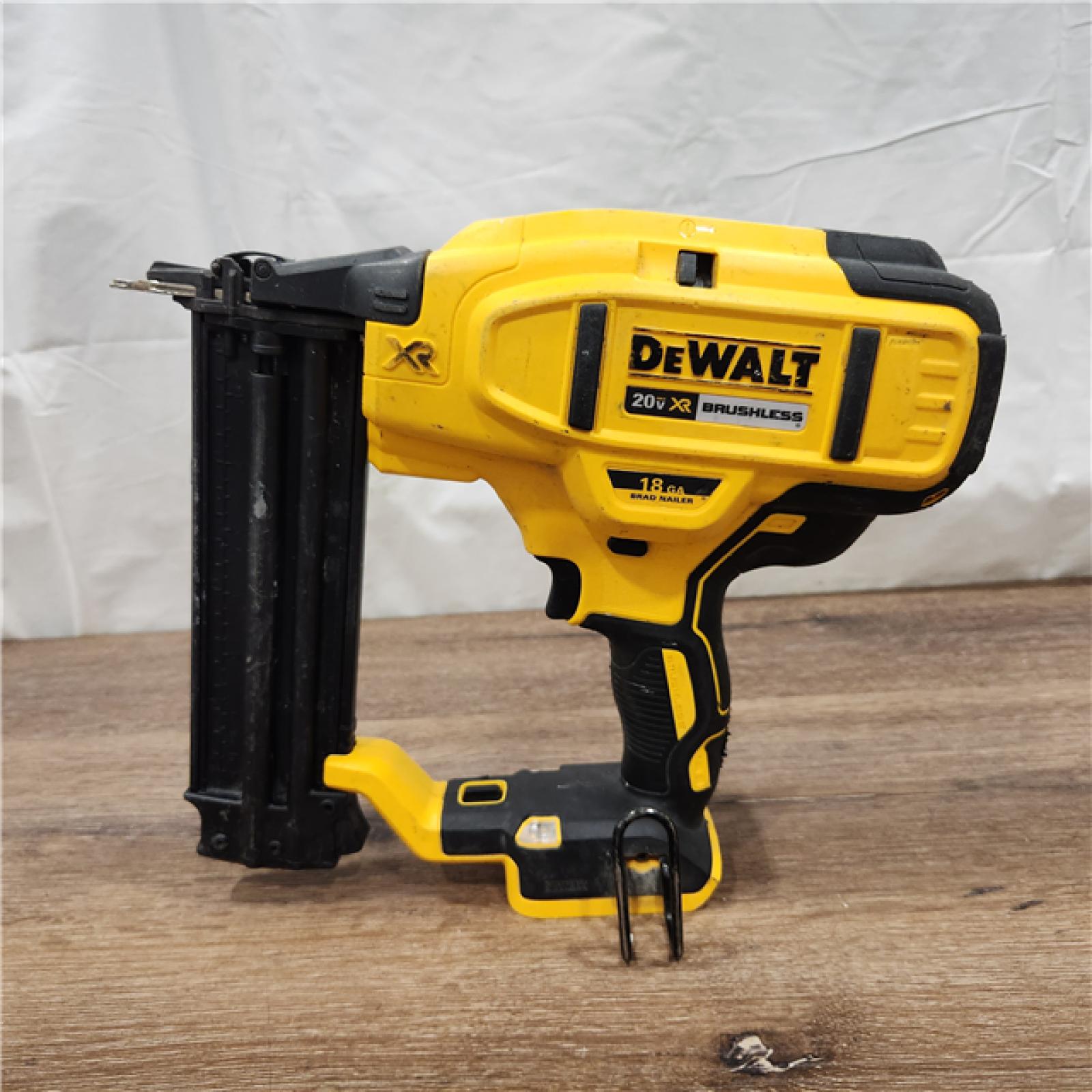 AS-IS DEWALT 20V MAX XR 18 Gauge Brad Nailer Kit