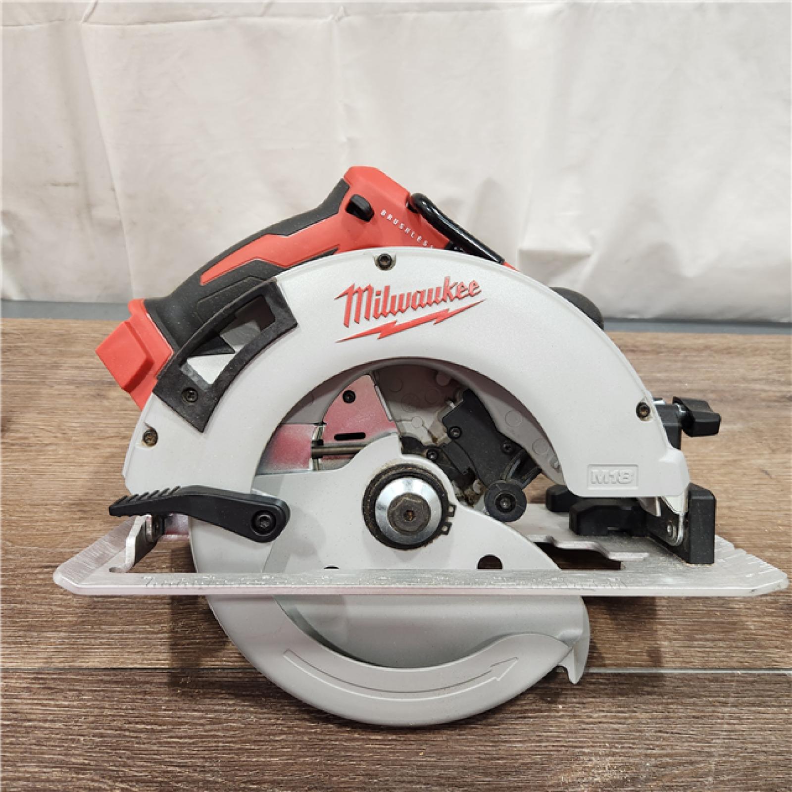 AS-IS Milwaukee M18 7-1/4  18V Brushless Circular Saw 2631-20 (Bare Tool)