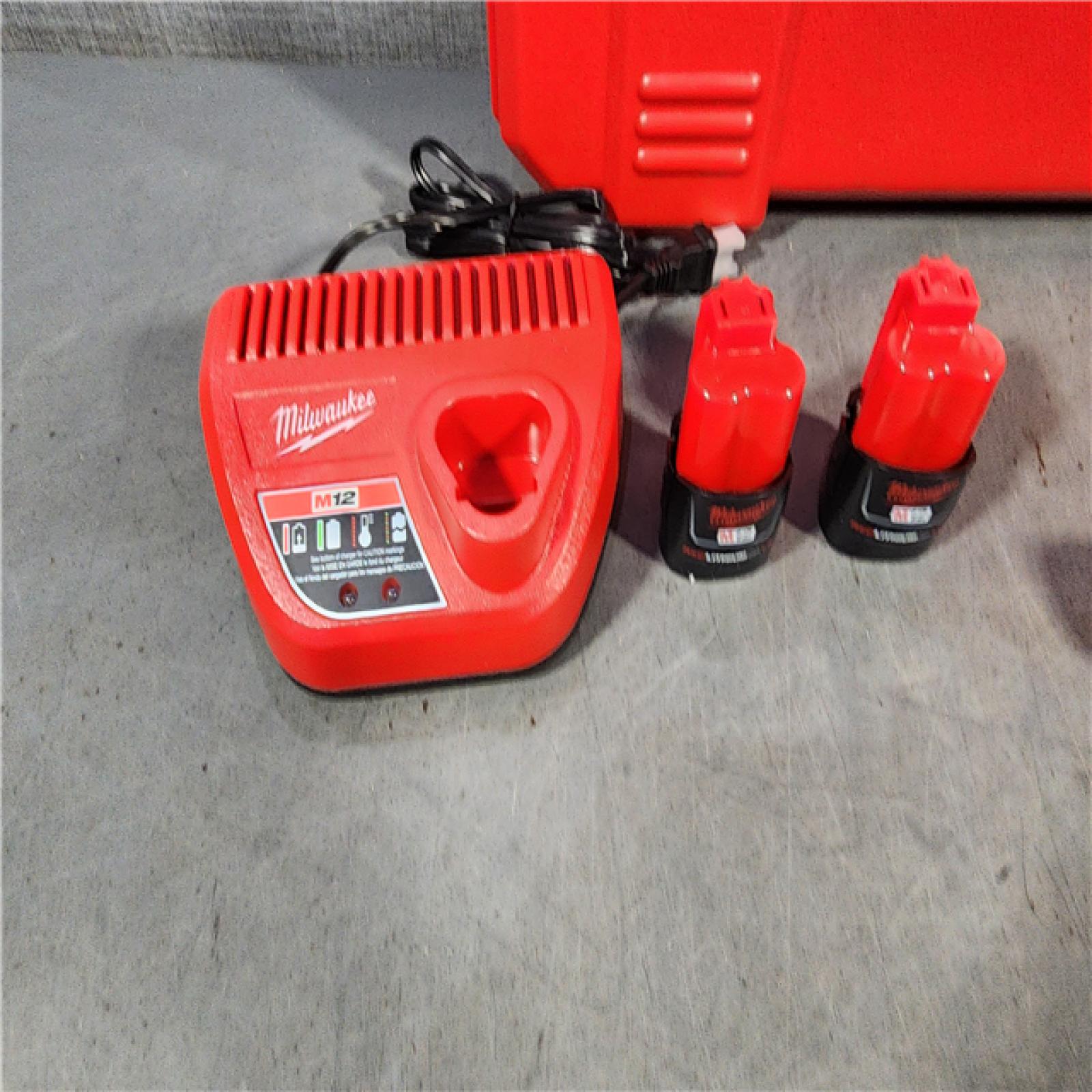 HOUSTON LOCATION - AS-IS (APPEARS LIKE NEW) Milwaukee M12 Force Logic Press Tool 1/2 in. to 1 in. Kit