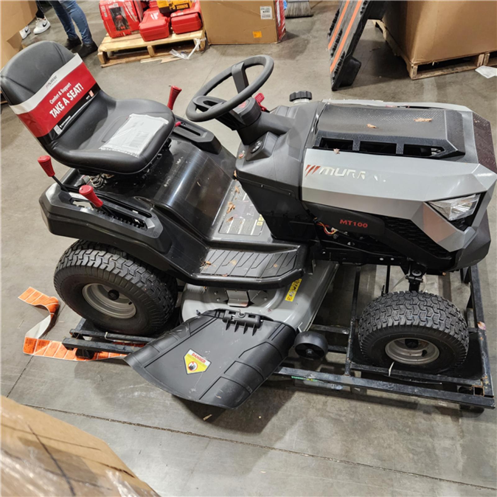 Dallas Location - As-Is Murray MT100 42 in. 13.5 HP 500cc E1350 Series Briggs and Stratton Engine 6-Speed Manual Gas Riding Lawn Tractor Mower