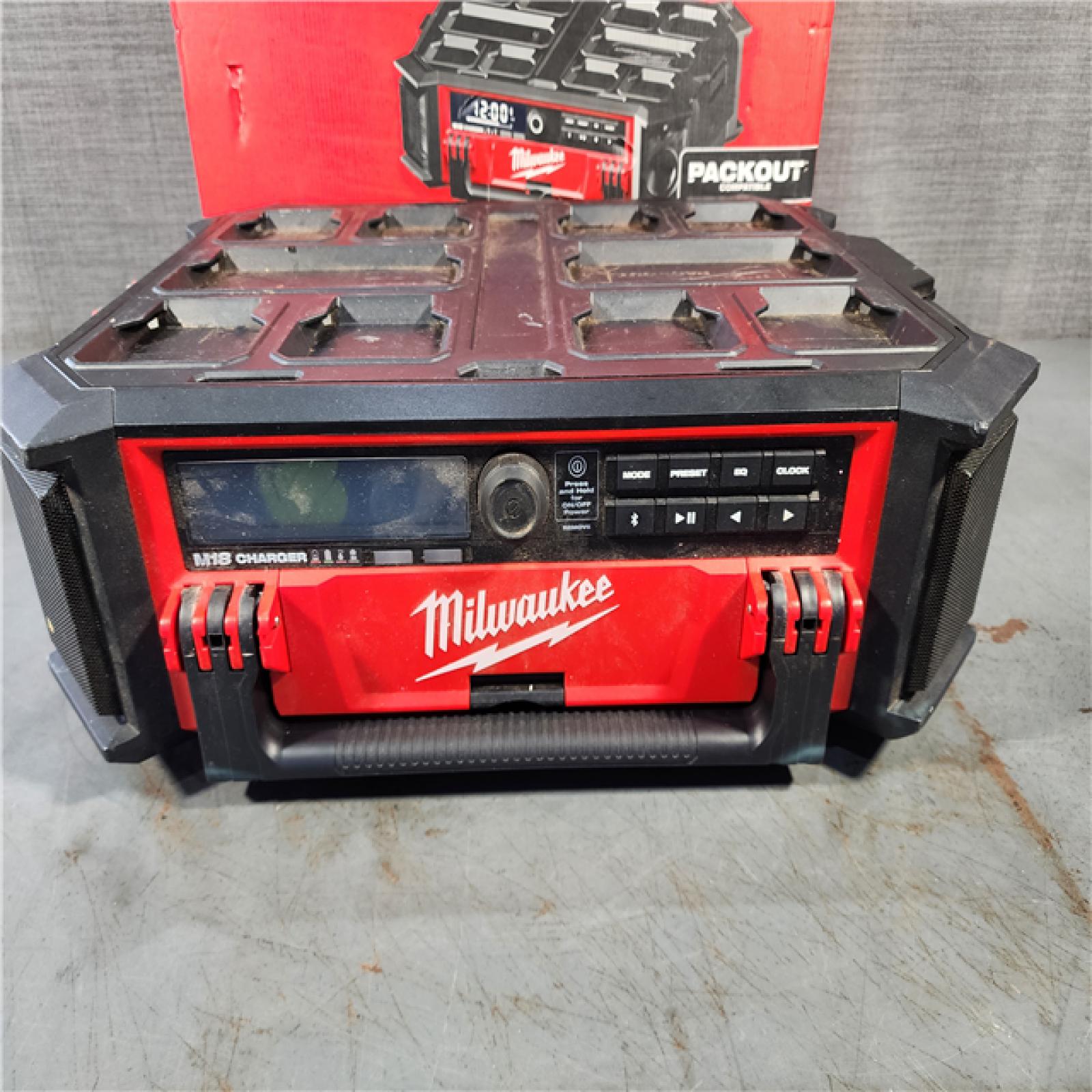 HOUSTON LOCATION - AS-IS Milwaukee 2950-20 18V M18 PACKOUT Lithium-Ion Cordless Radio + Charger (Tool Only)