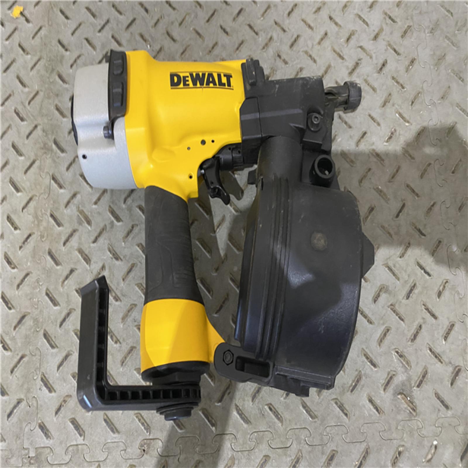 Houston location AS-IS DEWALT DW66C-1 2-1/2 Inch 15 Degree Coil Siding and Fencing Nailer