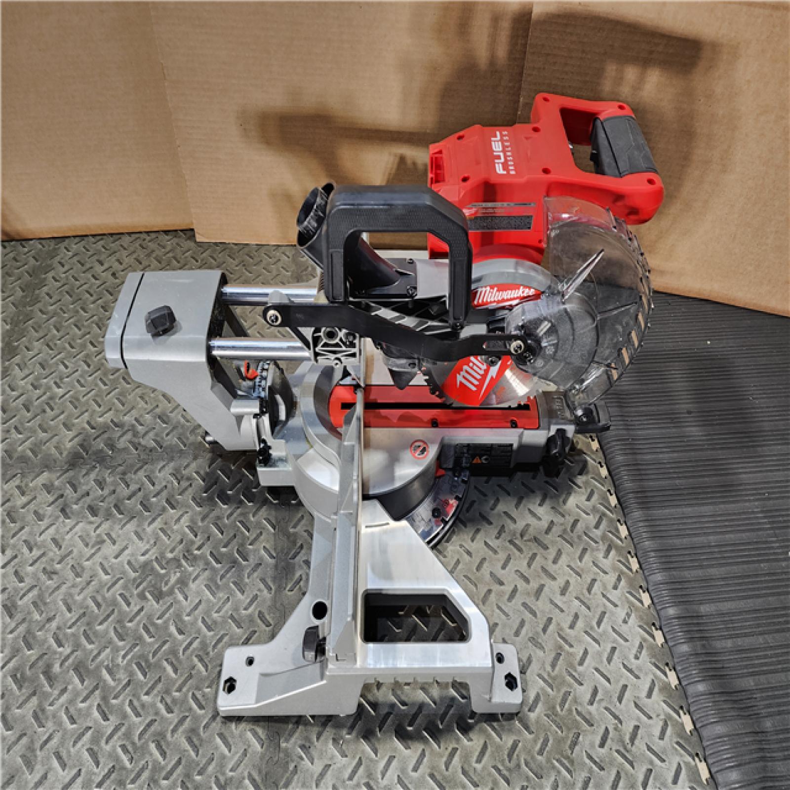 HOUSTON LOCATION - AS-IS Milwaukee M18 FUEL 7-1/4 in. Cordless Brushless Dual-Bevel Sliding Compound Miter Saw Tool Only