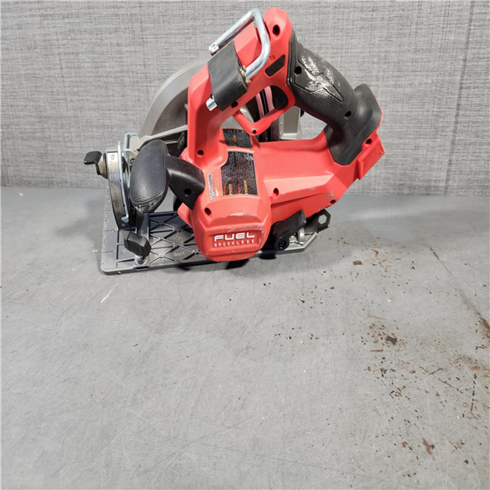 HOUSTON LOCATION - AS-IS Milwaukee M18 FUEL 18V Lithium-Ion Brushless Cordless 7-1/4 in. Circular Saw (Tool-Only)