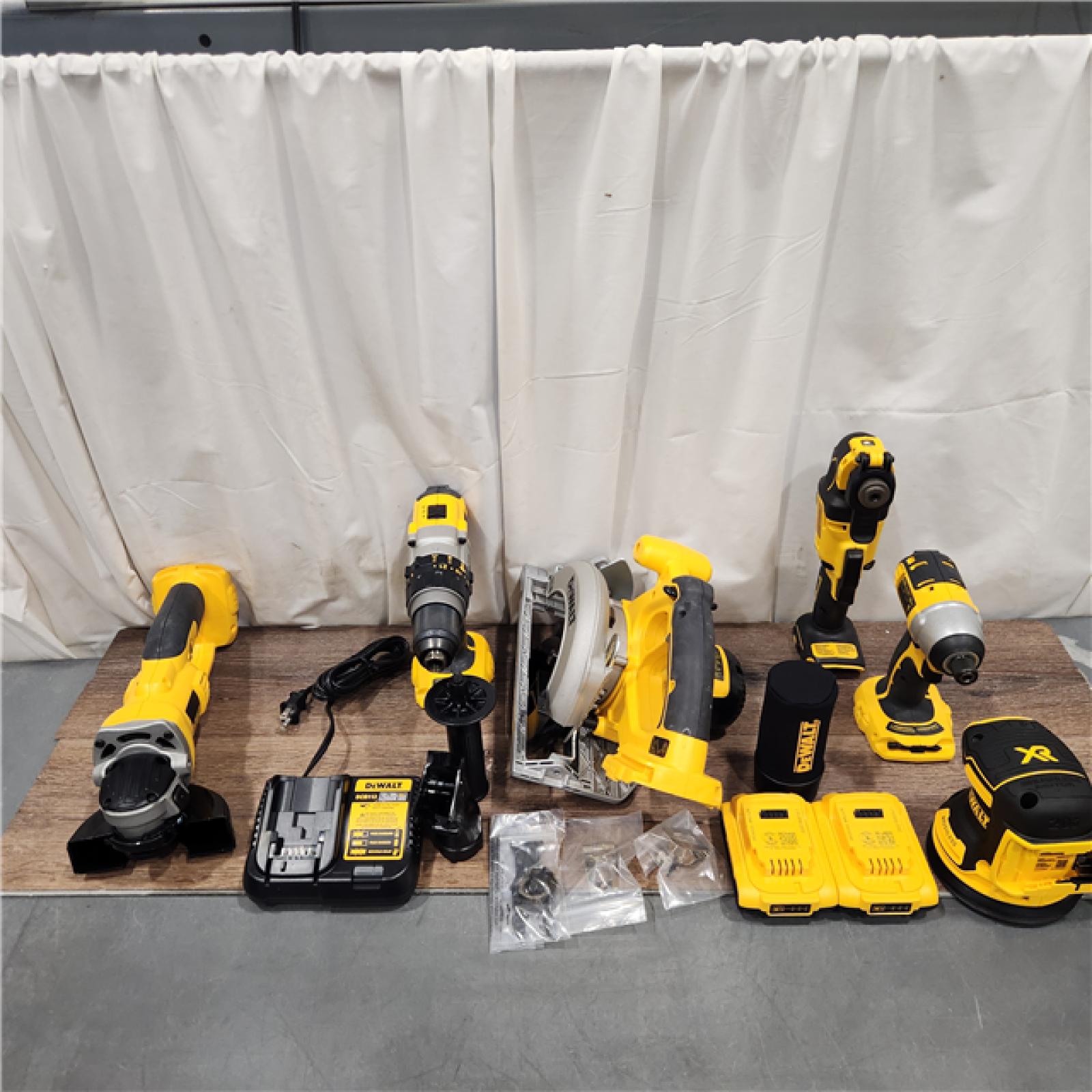 AS IS Dewalt 20-Volt MAX ToughSystem Lithium-Ion 6-Tool Cordless Combo Kit