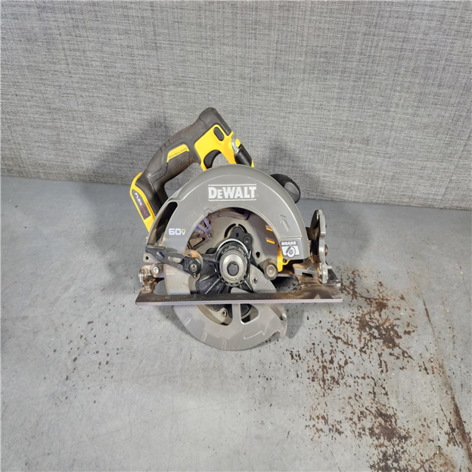 HOUSTON LOCATION - AS-IS DeWALT Flexvolt Max 7-1/4  60V Brushless Circular Saw DCS578B (Bare Tool)