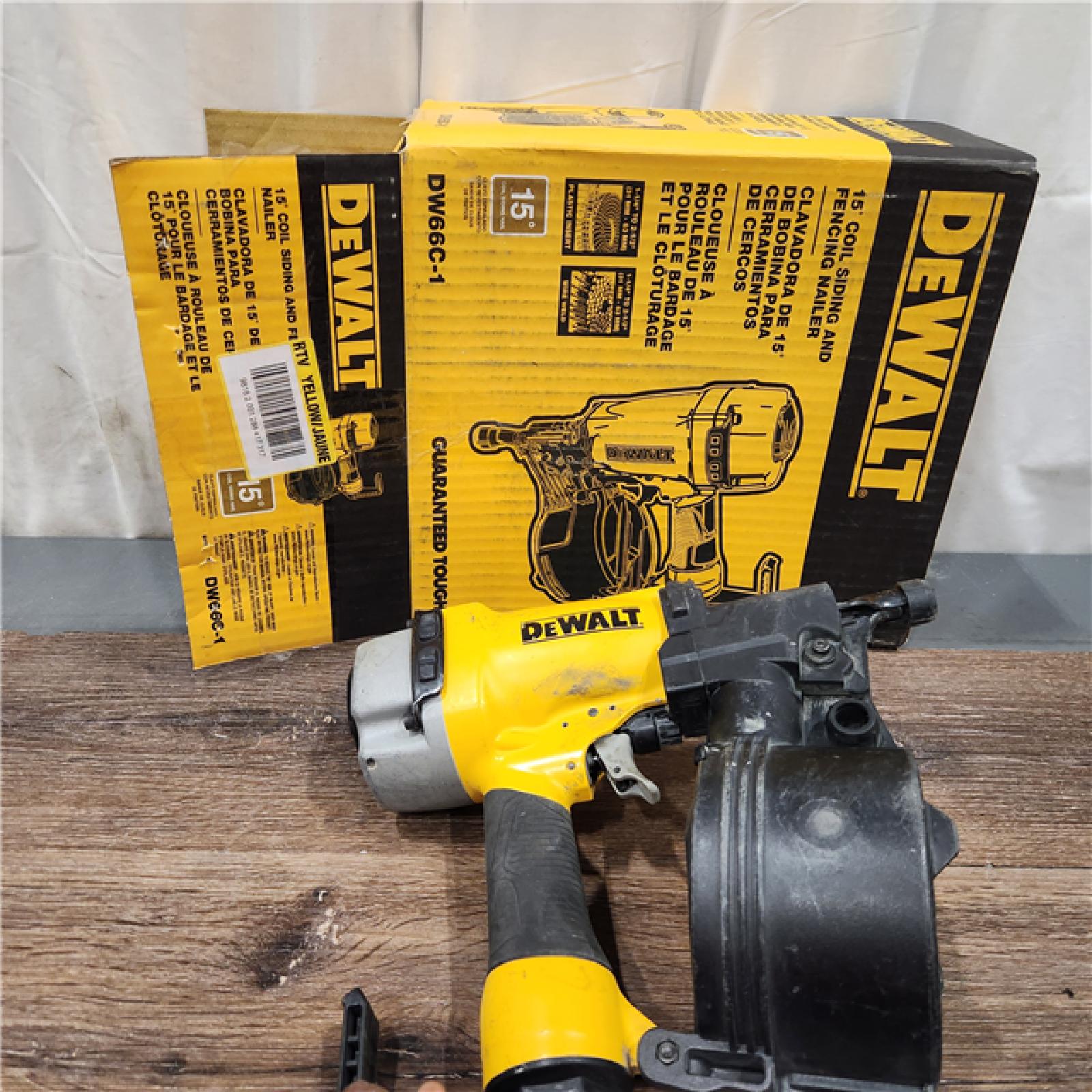 AS IS DEWALT DW66C-1 2-1/2 Inch 15 Degree Coil Siding and Fencing Nailer