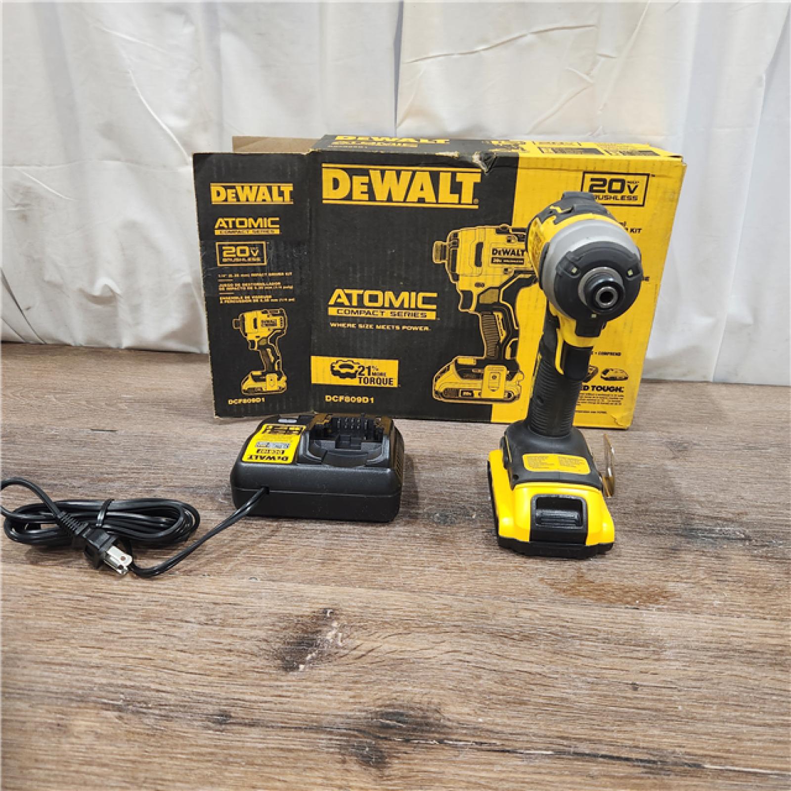 AS IS DEWALT ATOMIC 20V MAX* Brushless Cordless Compact 1/4 in. Impact Driver Kit