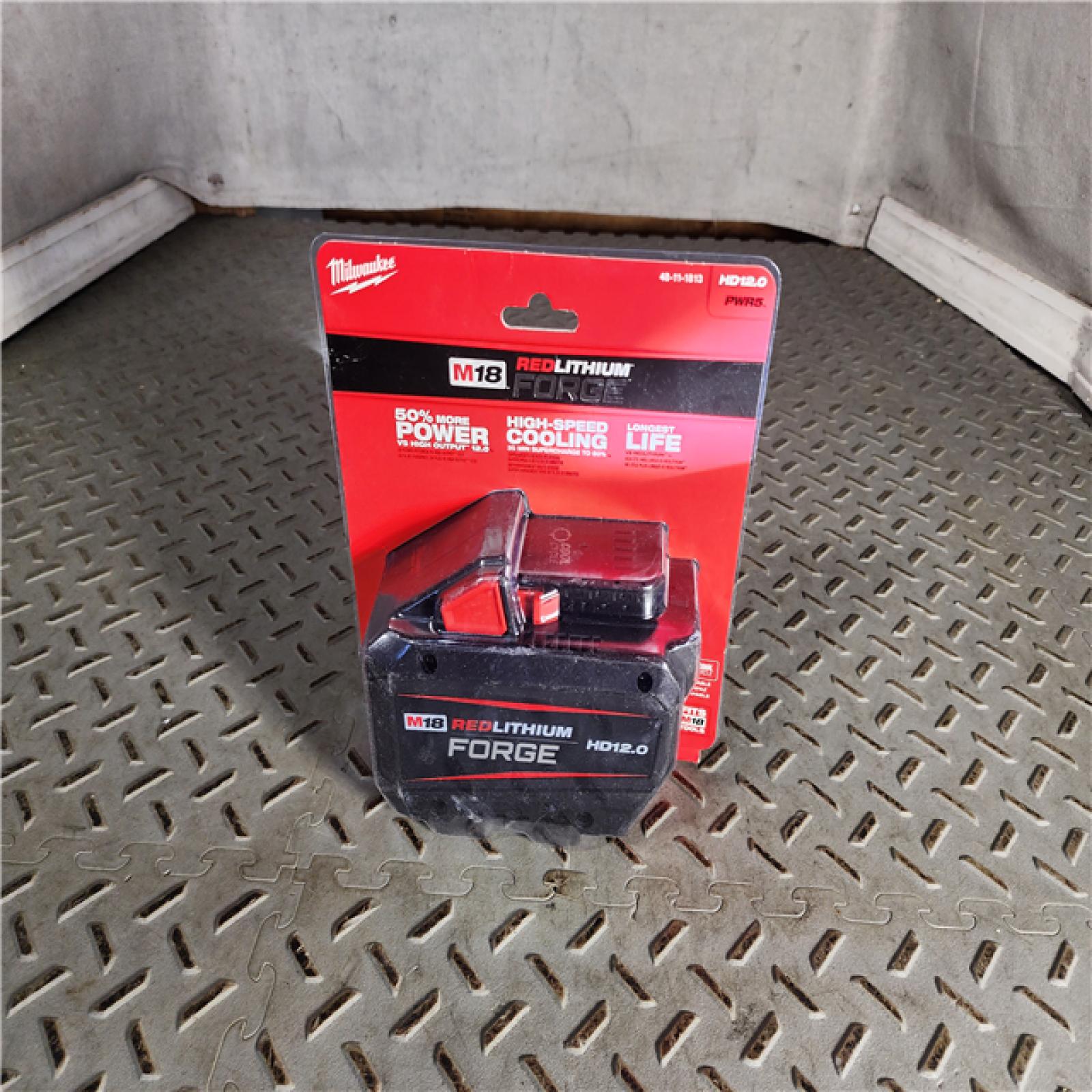 HOUSTON LOCATION - AS-IS (NEW) Milwaukee 48-11-1813 Milwaukee 48-11-1813 M18 REDLITHIUM FORGE High Output 12.0Ah Battery Pack